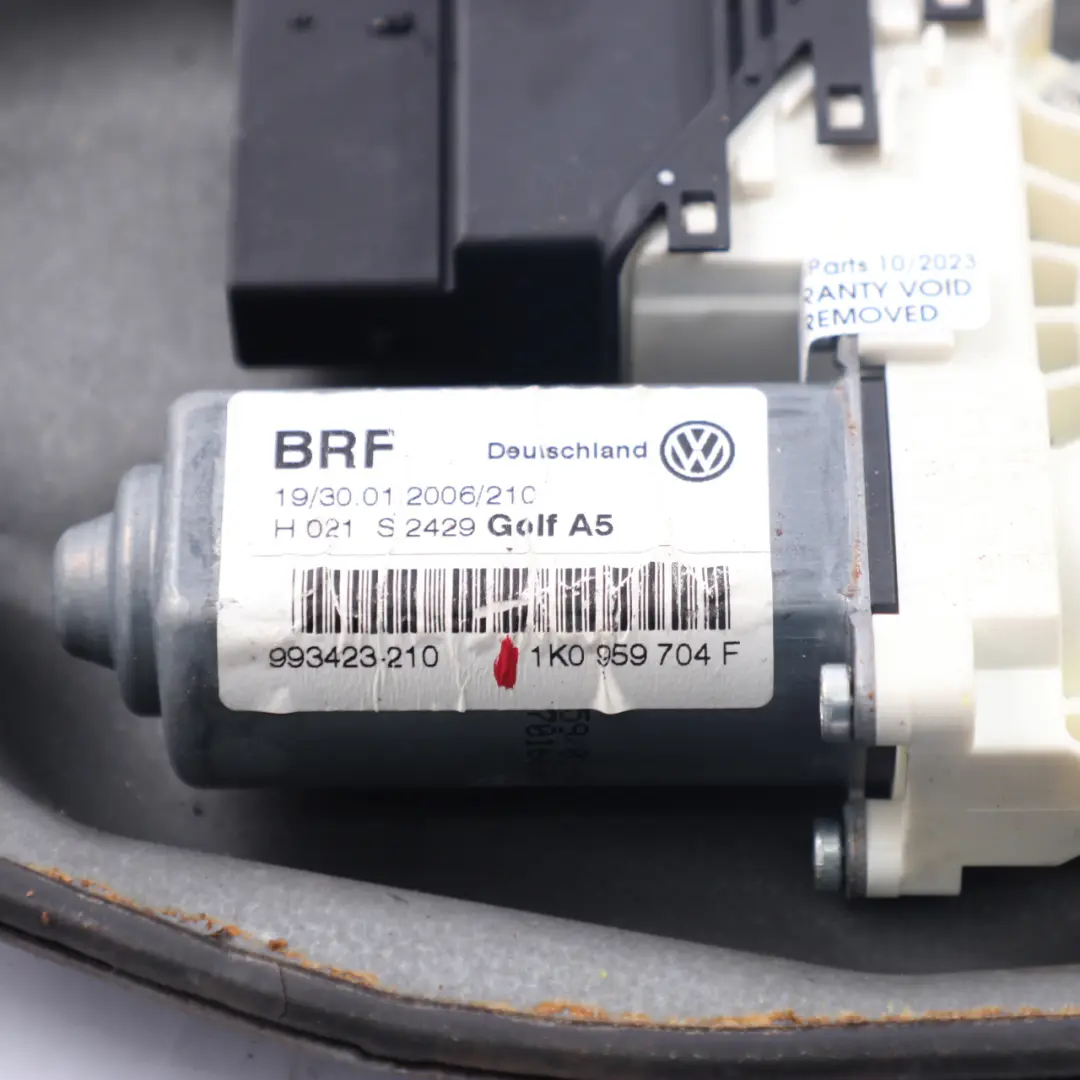 Fensterheber Regulator Carrier hintere Tür rechts für Volkswagen Golf V mit Teilenummer 1K0959704F Volkswagen Golf V Fensterheber Regulator Carrier hintere Tür rechts - SKU 1K0959704F - Teilenummer 1K0959704F