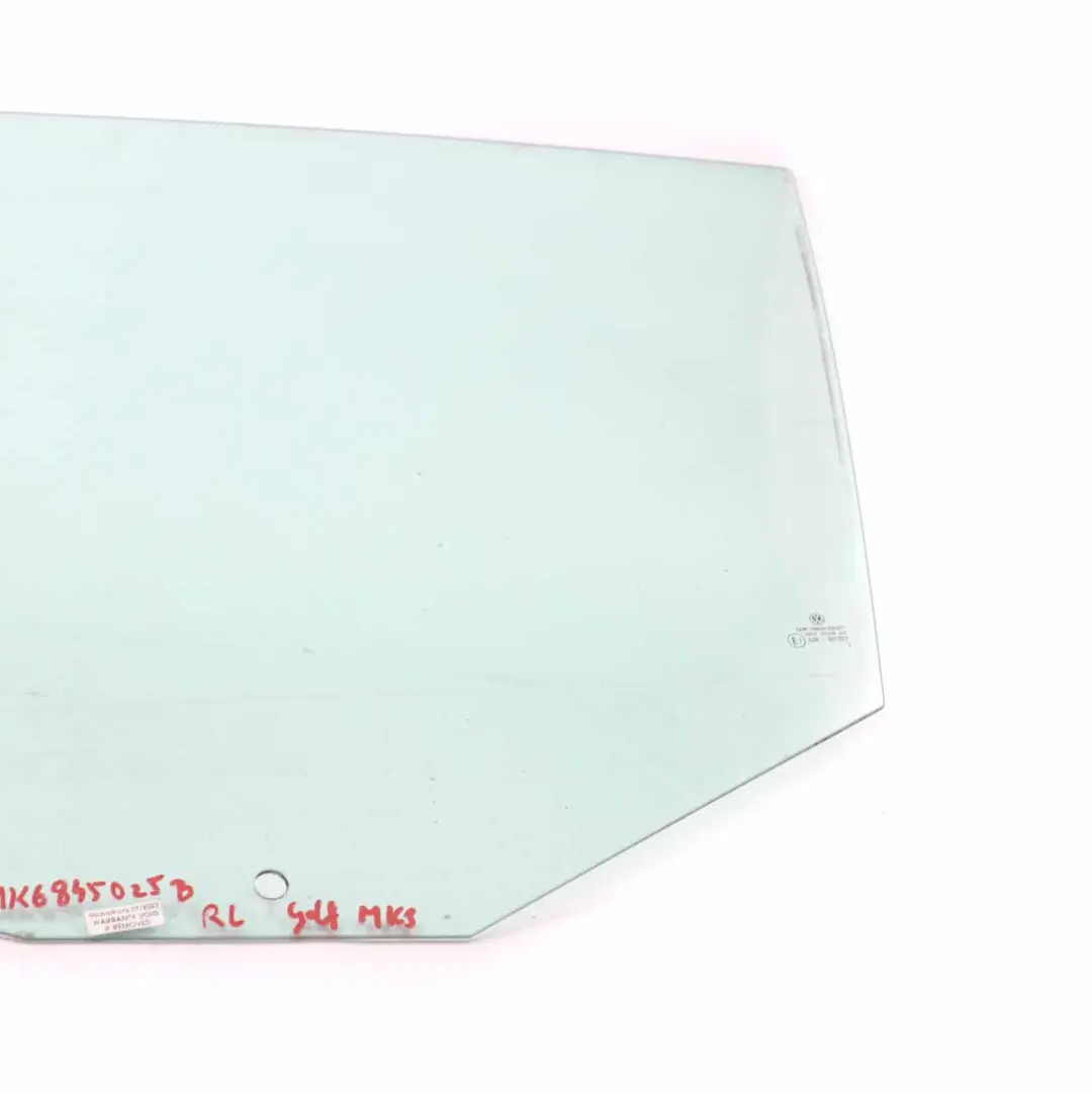 Vetro Finestra Porta Posteriore Sinistra AS2 per Volkswagen VW Golf V con numero di parte 1K6845025B Volkswagen VW Golf V Vetro Finestra Porta Posteriore Sinistra AS2 - SKU 1K6845025B - Numero di parte 1K6845025B