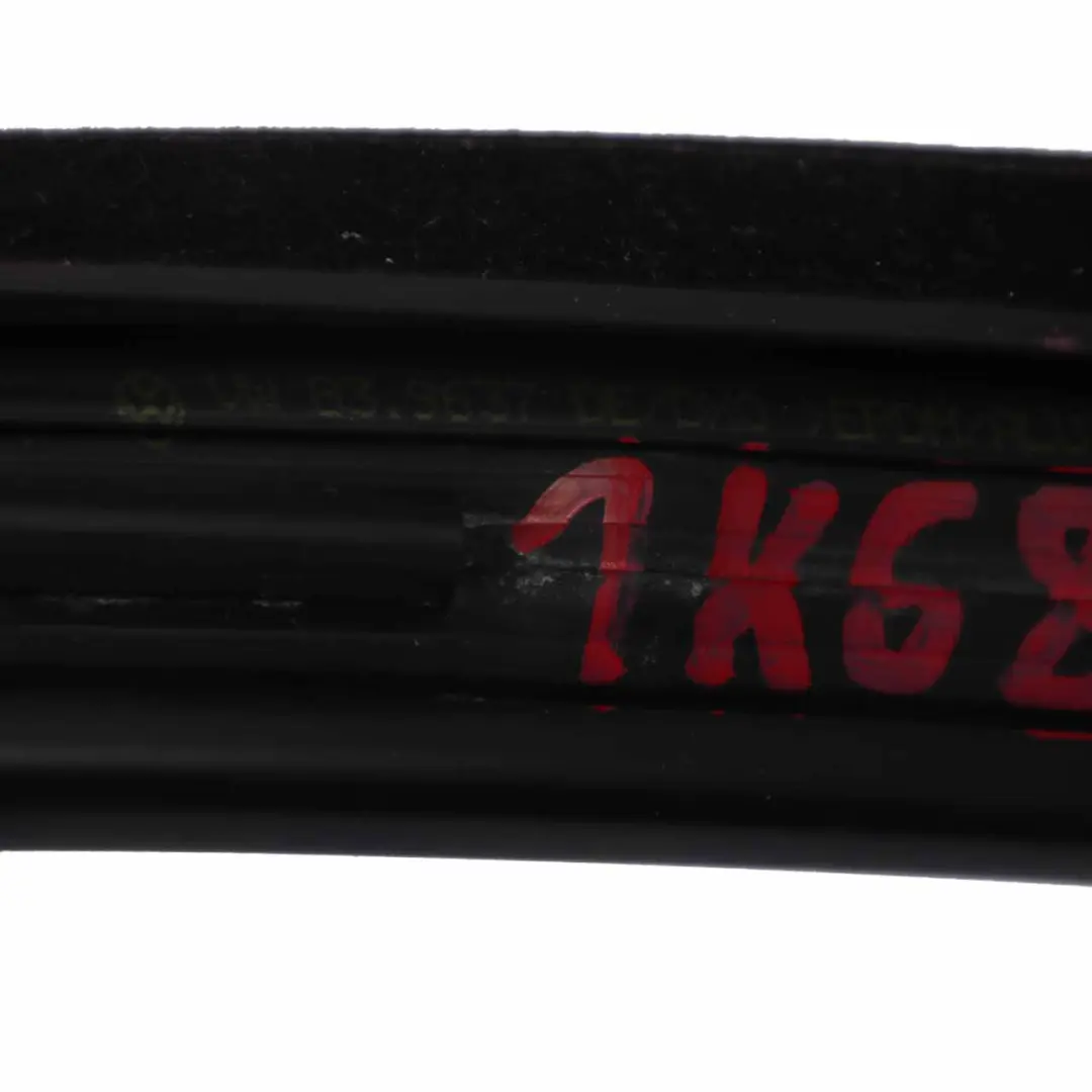 Finestra Weatherstrip Volkswagen VW Golf V posteriore sinistra Striscia finestra per con numero di parte 1K6845215 Finestra Weatherstrip Volkswagen VW Golf V posteriore sinistra Striscia finestra - SKU 1K6845215 - Numero di parte 1K6845215