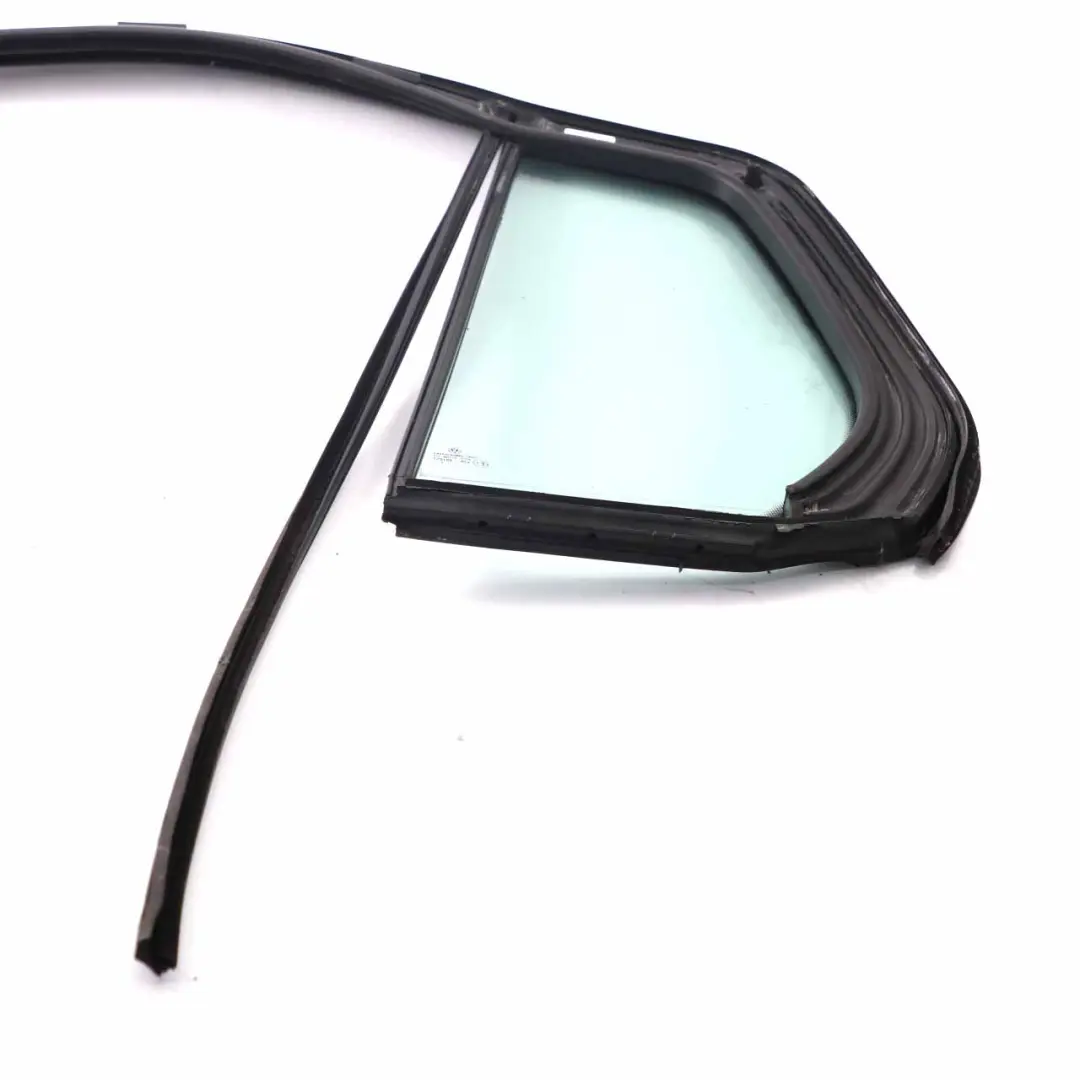 Bande d'étanchéité de vitre Volkswagen VW Golf V Arrière Droite Bande pour à propos du numéro de pièce 1K6845216 Bande d'étanchéité de vitre Volkswagen VW Golf V Arrière Droite Bande - SKU 1K6845216 - Numéro de pièce 1K6845216