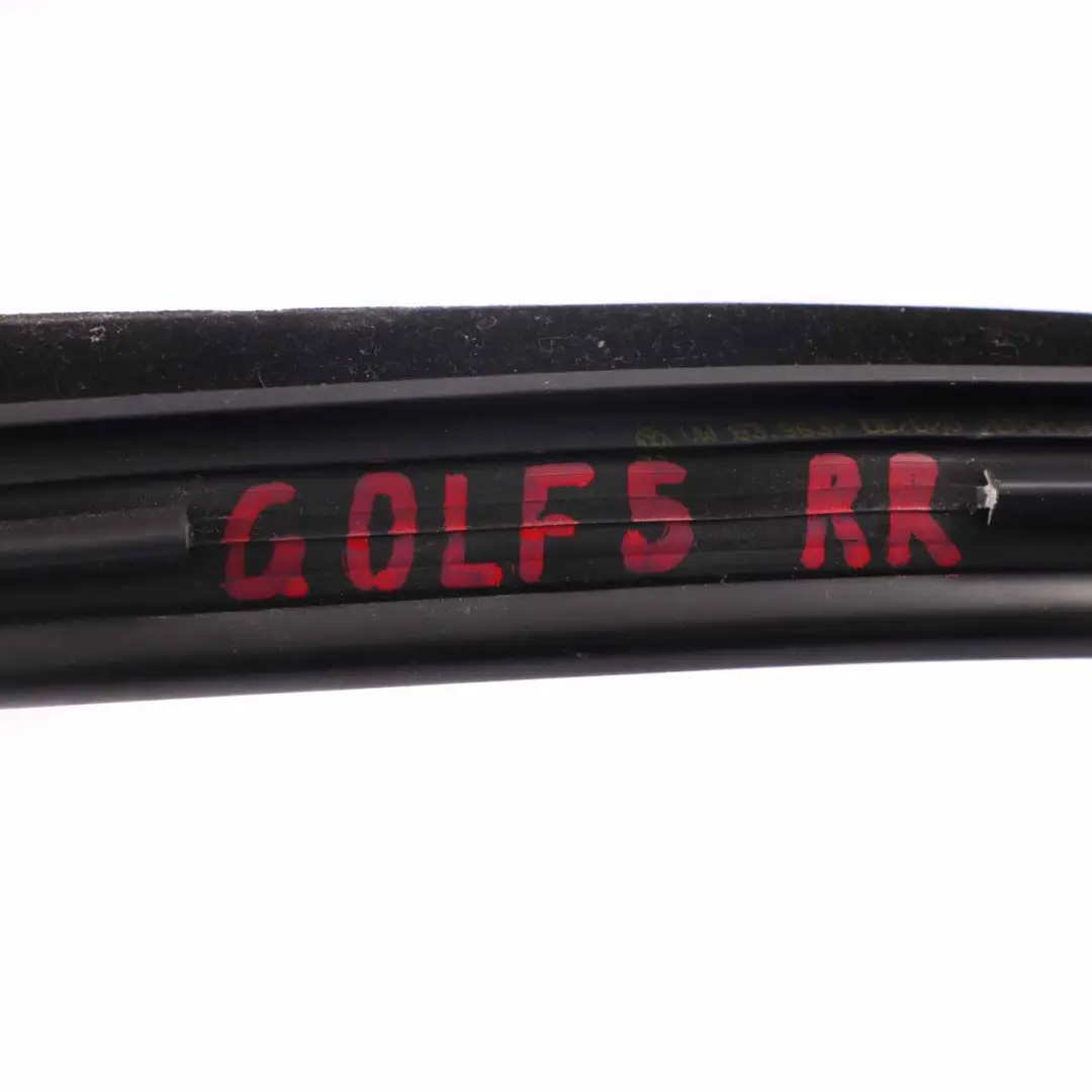 Finestra Weatherstrip Volkswagen VW Golf V posteriore destra Striscia finestra per con numero di parte 1K6845216 Finestra Weatherstrip Volkswagen VW Golf V posteriore destra Striscia finestra - SKU 1K6845216 - Numero di parte 1K6845216