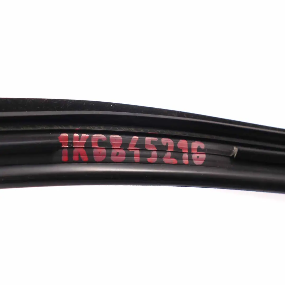 Finestra Weatherstrip Volkswagen VW Golf V posteriore destra Striscia finestra per con numero di parte 1K6845216 Finestra Weatherstrip Volkswagen VW Golf V posteriore destra Striscia finestra - SKU 1K6845216 - Numero di parte 1K6845216