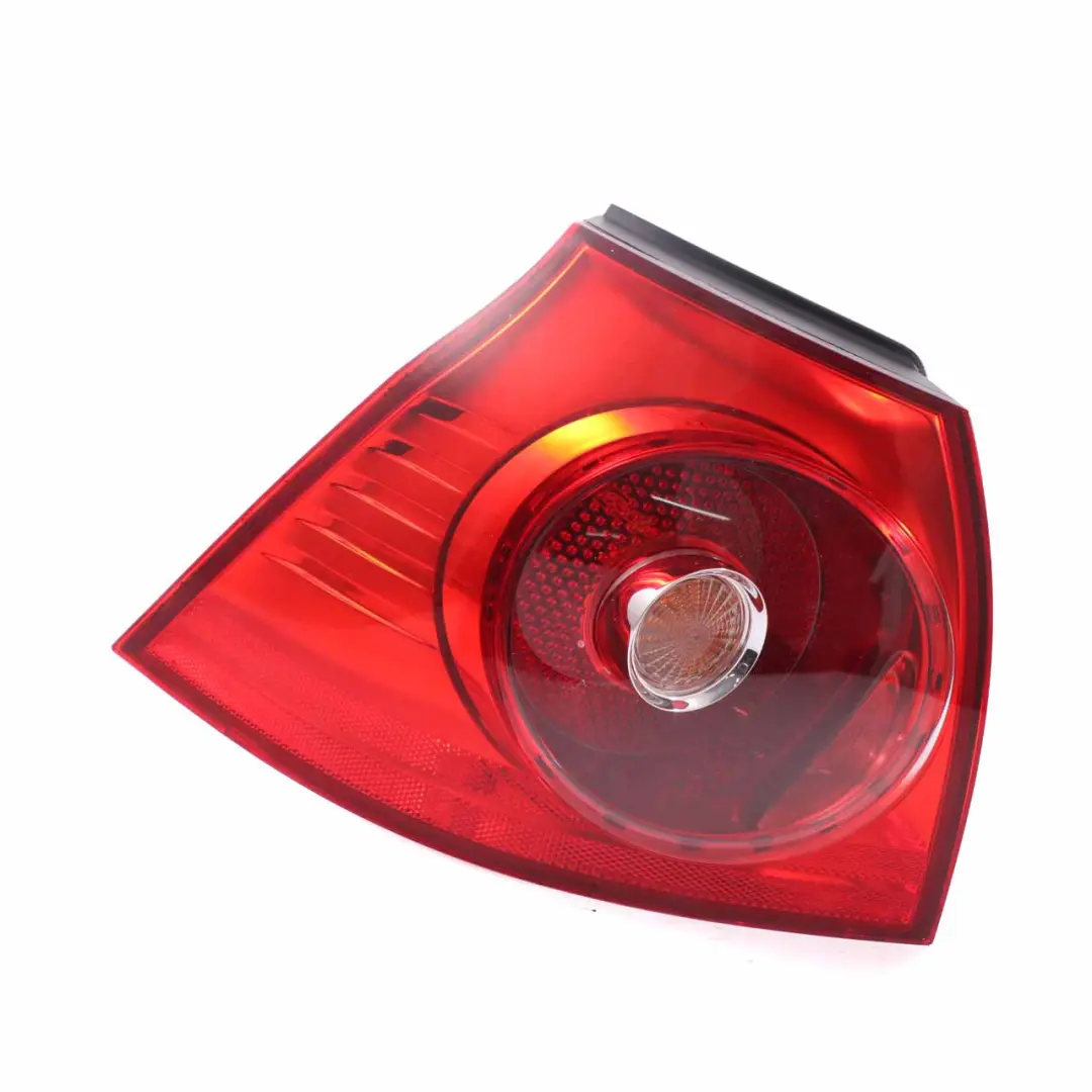 Feu arrière Golf V gauche Tail Light Side Panel pour à propos du numéro de pièce 1K6945095Q Feu arrière Golf V gauche Tail Light Side Panel - SKU 1K6945095Q - Numéro de pièce 1K6945095Q