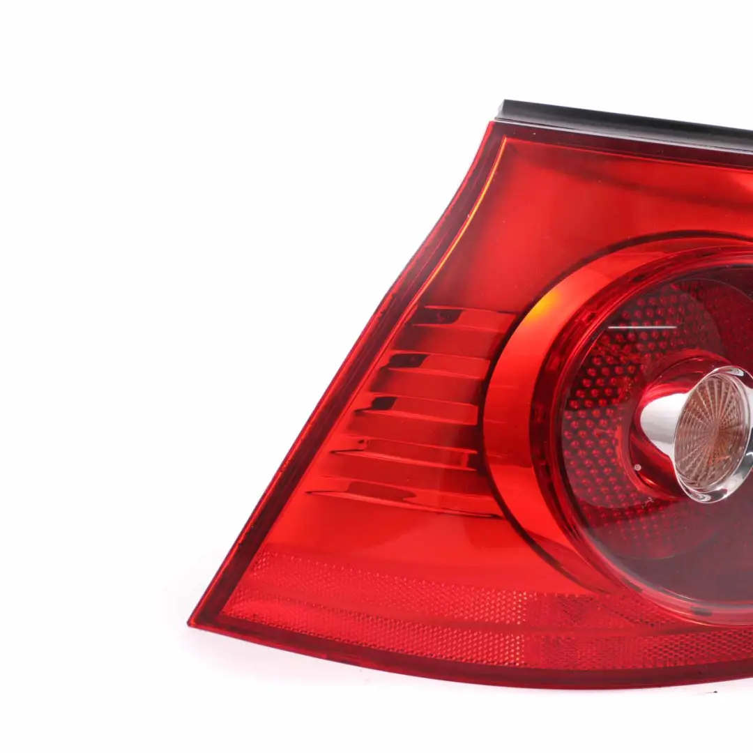  Feu arrière Golf V gauche Tail Light Side Panel - SKU 1K6945095Q - Numéro de pièce 1K6945095Q
