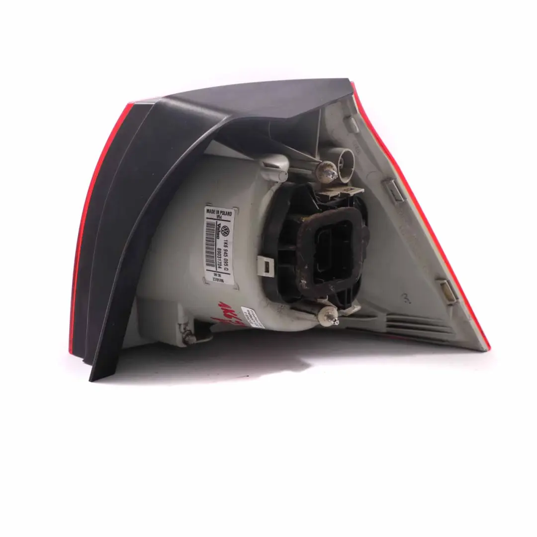  Feu arrière Golf V gauche Tail Light Side Panel - SKU 1K6945095Q - Numéro de pièce 1K6945095Q