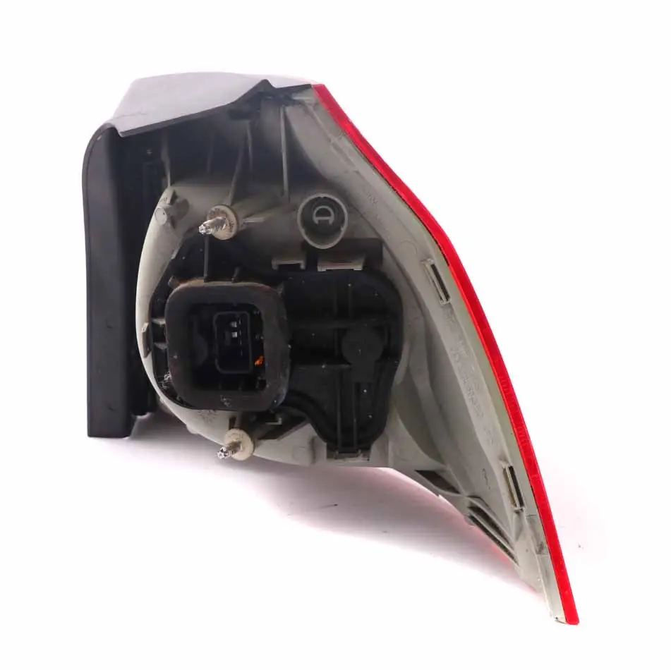 Feu arrière Golf V gauche Tail Light Side Panel pour à propos du numéro de pièce 1K6945095Q Feu arrière Golf V gauche Tail Light Side Panel - SKU 1K6945095Q - Numéro de pièce 1K6945095Q