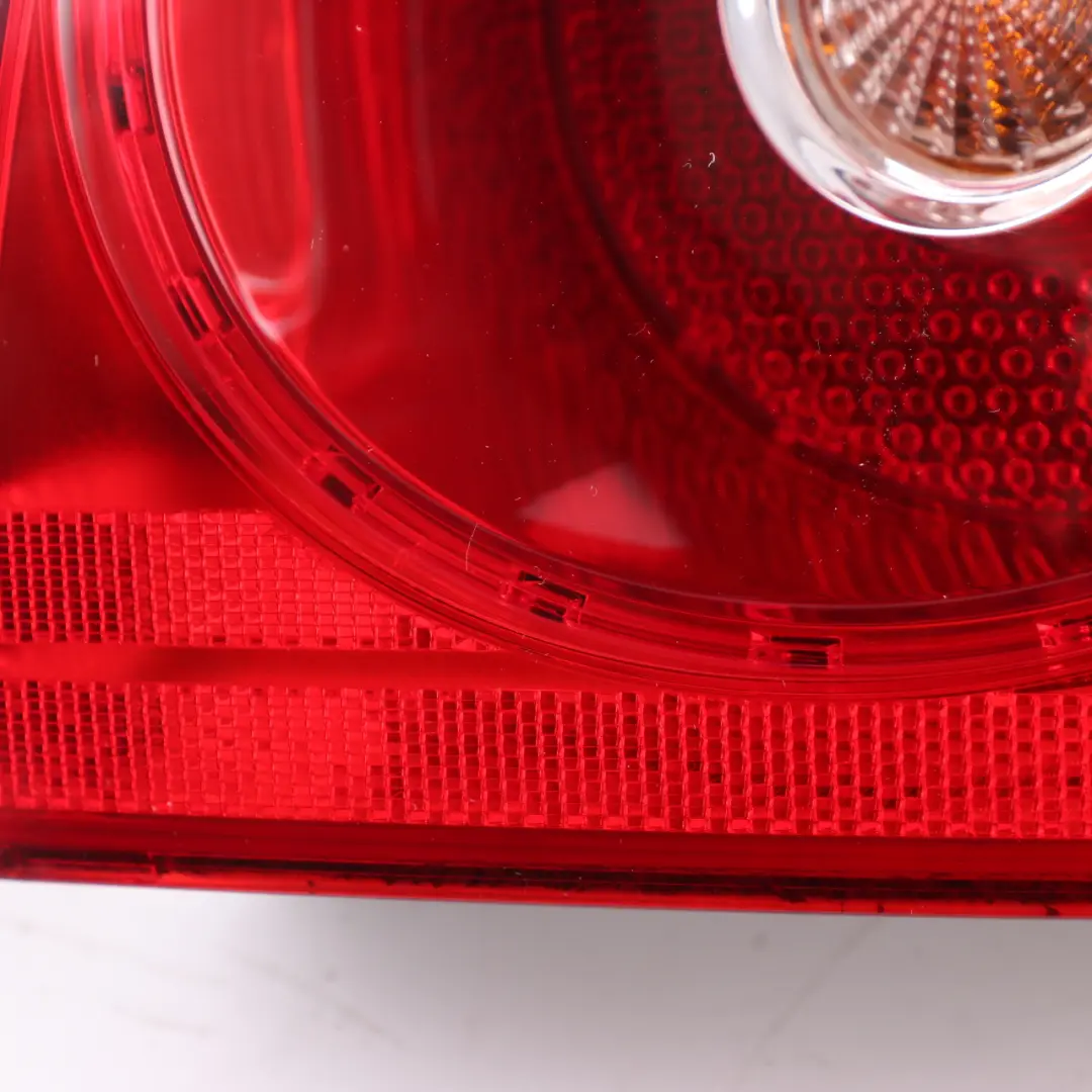 Feu arrière Golf V gauche Tail Light Side Panel 1K6945095Q pour à propos du numéro de pièce 1K6945096AC Feu arrière Golf V gauche Tail Light Side Panel 1K6945095Q - SKU 1K6945096AC - Numéro de pièce 1K6945096AC