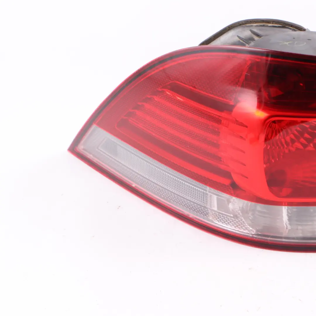 Lamp Left N/S Tail Light Side Panel to VW Volkswagen Golf 6 Variant Rear with Part number 1K9945095E VW Volkswagen Golf 6 Variant Rear Lamp Left N/S Tail Light Side Panel - SKU 1K9945095E - Part number 1K9945095E