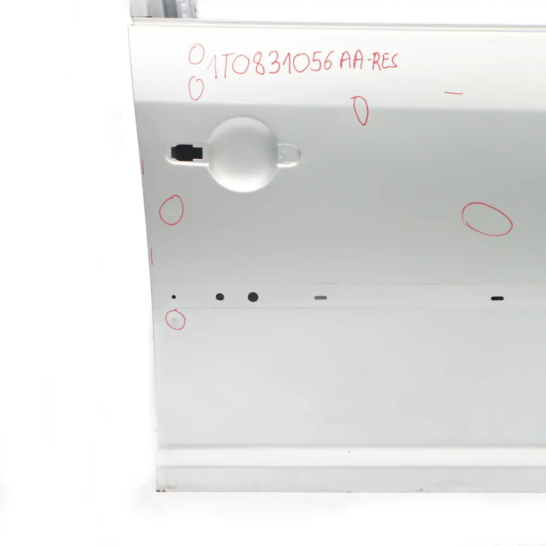 Porta anteriore destra laterale Reflex Silver - LA7W per Volkswagen VW Touran 1T con numero di parte 1T0831056AA Volkswagen VW Touran 1T Porta anteriore destra laterale Reflex Silver - LA7W - SKU 1T0831056AA-RES - Numero di parte 1T0831056AA