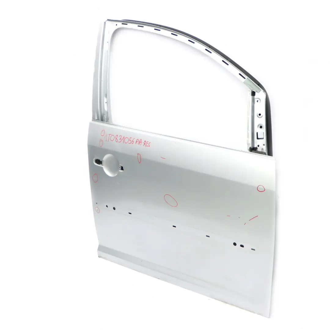 Drzwi Prawe Przednie Reflex Silver Srebrny - LA7W do Volkswagen VW Touran 1T o numerze 1T0831056AA Volkswagen VW Touran 1T Drzwi Prawe Przednie Reflex Silver Srebrny - LA7W - SKU 1T0831056AA-RES - Numer Części 1T0831056AA