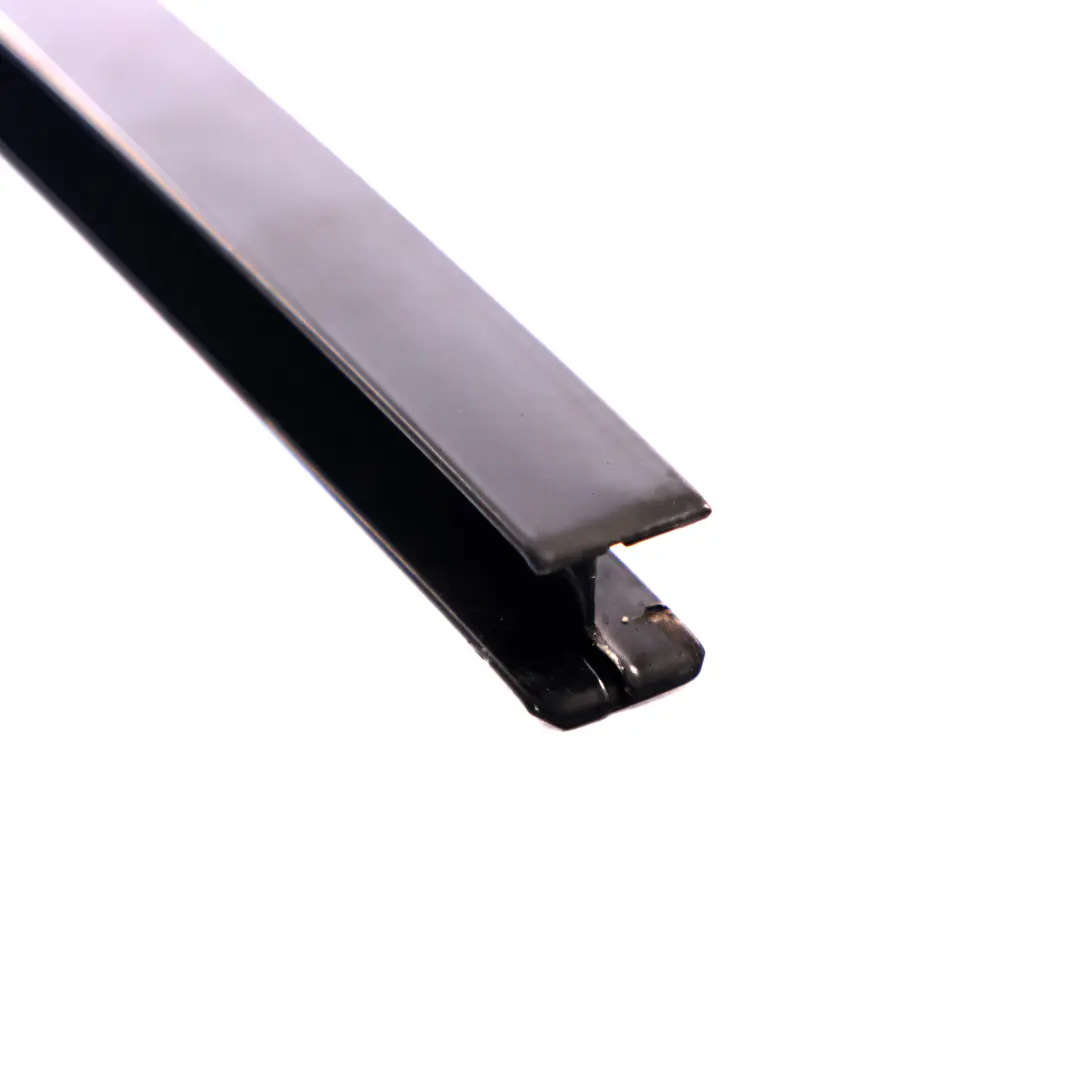 Ventana Cubierta Puerta Trasera Derecha Acabado Negro para Volkswagen VW Touran con número de pieza 1T0839408E Volkswagen VW Touran Ventana Cubierta Puerta Trasera Derecha Acabado Negro - SKU 1T0839408E - Número de pieza 1T0839408E