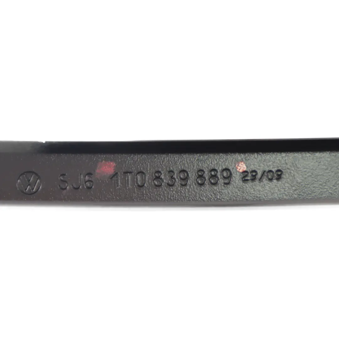 Finitura Colonna Finestra Coperchio Porta Posteriore Sinistra per VW Touran 1T con numero di parte 1T0839889 VW Touran 1T Finitura Colonna Finestra Coperchio Porta Posteriore Sinistra - SKU 1T0839889 - Numero di parte 1T0839889