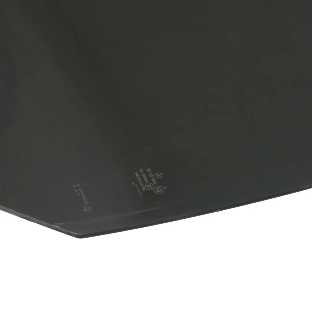 Cristal Puerta Trasera Derecha Negro Tintado para Mercedes CLA C117 con número de pieza A1177350410 Mercedes CLA C117 Cristal Puerta Trasera Derecha Negro Tintado - SKU A1177350410 - Número de pieza A1177350410