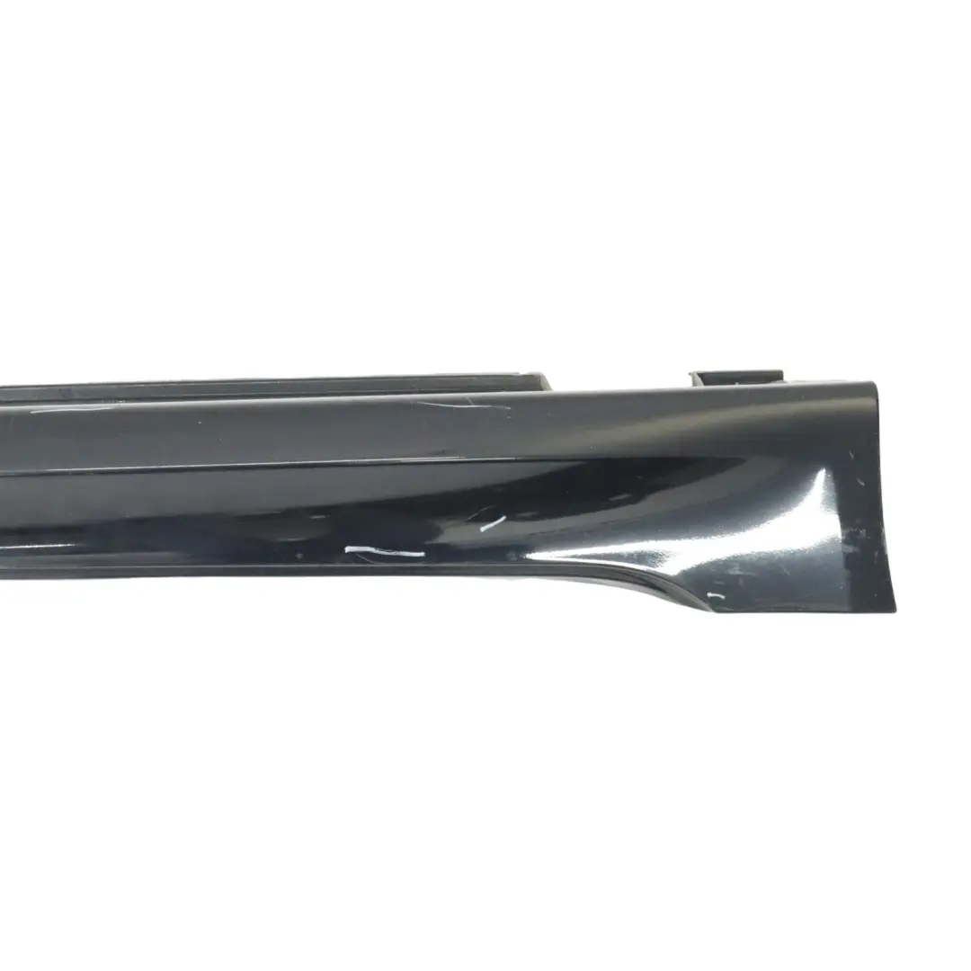 Bas de porte jupe latérale droite Carbonschwarz Metallic - 416 pour BMW E60 E61 à propos du numéro de pièce 0150278 BMW E60 E61 Bas de porte jupe latérale droite Carbonschwarz Metallic - 416 - SKU 0150278-CAR1 - Numéro de pièce 0150278