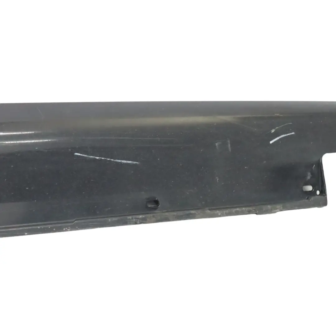 Puerta Sill Side Cover Faldón Derecho Carbonschwarz Metallic - 416 para BMW E60 E61 con número de pieza 0150278 BMW E60 E61 Puerta Sill Side Cover Faldón Derecho Carbonschwarz Metallic - 416 - SKU 0150278-CAR1 - Número de pieza 0150278