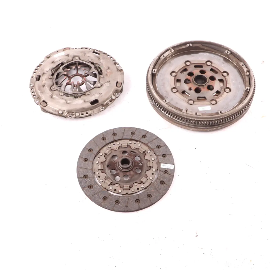 Mass Flywheel Clutch Kit to Volkswagen Transporter T5 2.0 TDI Dual Twin with Part number 03L105266AH Volkswagen Transporter T5 2.0 TDI Dual Twin Mass Flywheel Clutch Kit - SKU 03L105266AH - Part number 03L105266AH