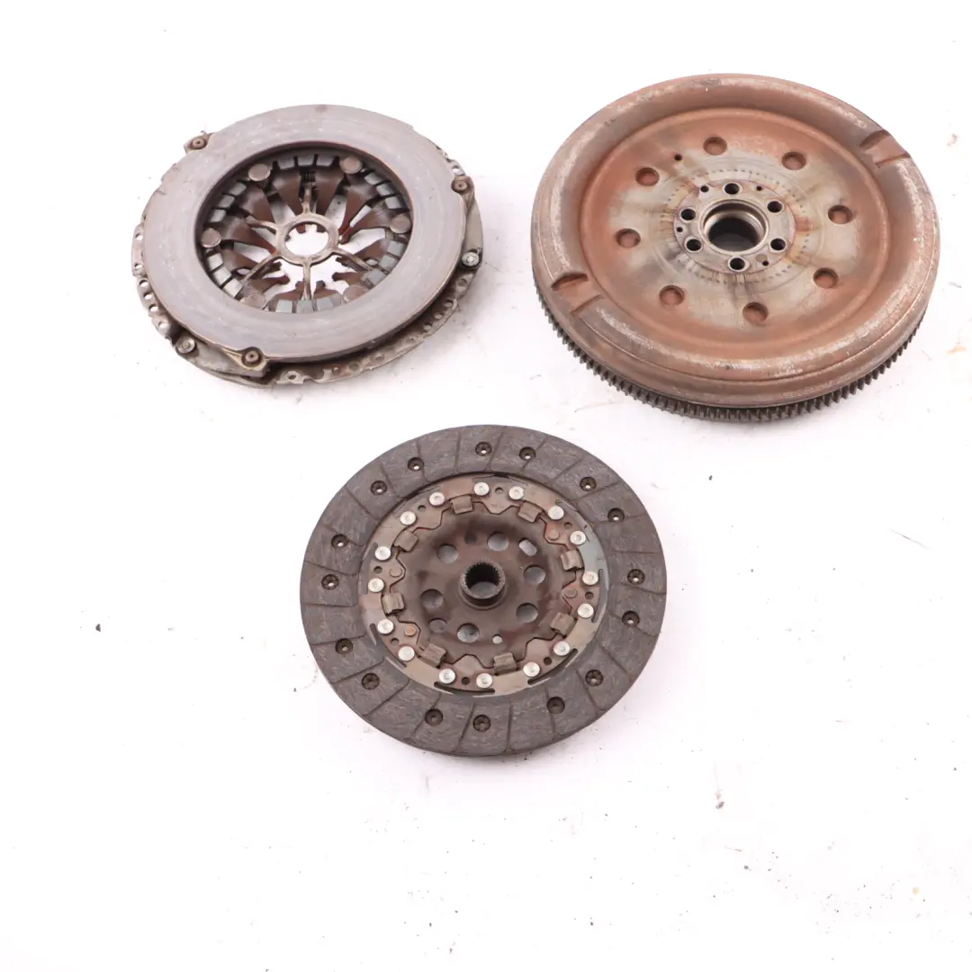 Mass Flywheel Clutch Kit to Volkswagen Transporter T5 2.0 TDI Dual Twin with Part number 03L105266AH Volkswagen Transporter T5 2.0 TDI Dual Twin Mass Flywheel Clutch Kit - SKU 03L105266AH - Part number 03L105266AH