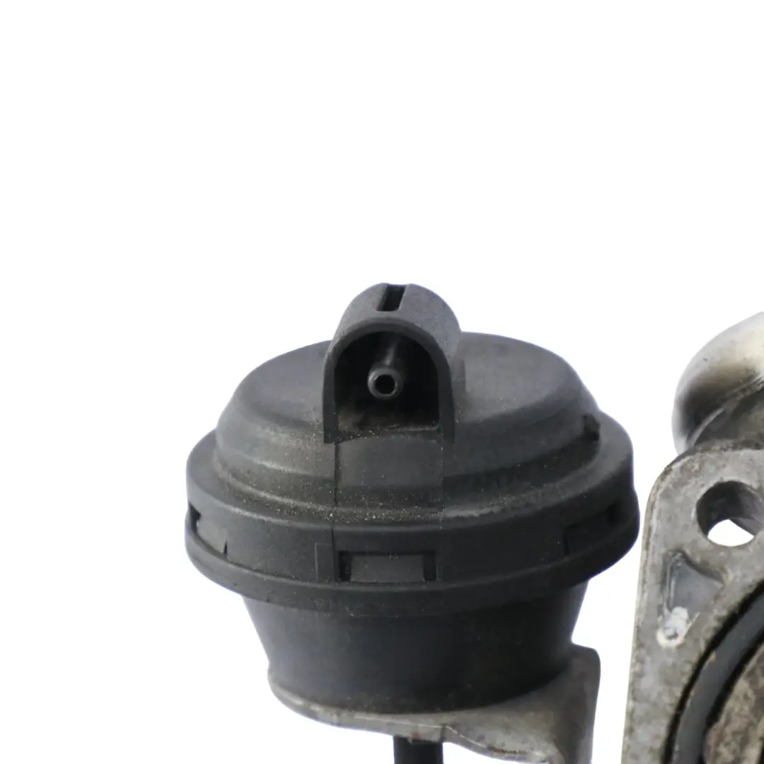 Valve Volkswagen LT35 2.5 TDI Diesel Exhaust Gas Valve to EGR with Part number 074129463A EGR Valve Volkswagen LT35 2.5 TDI Diesel Exhaust Gas Valve - SKU 074129463A - Part number 074129463A