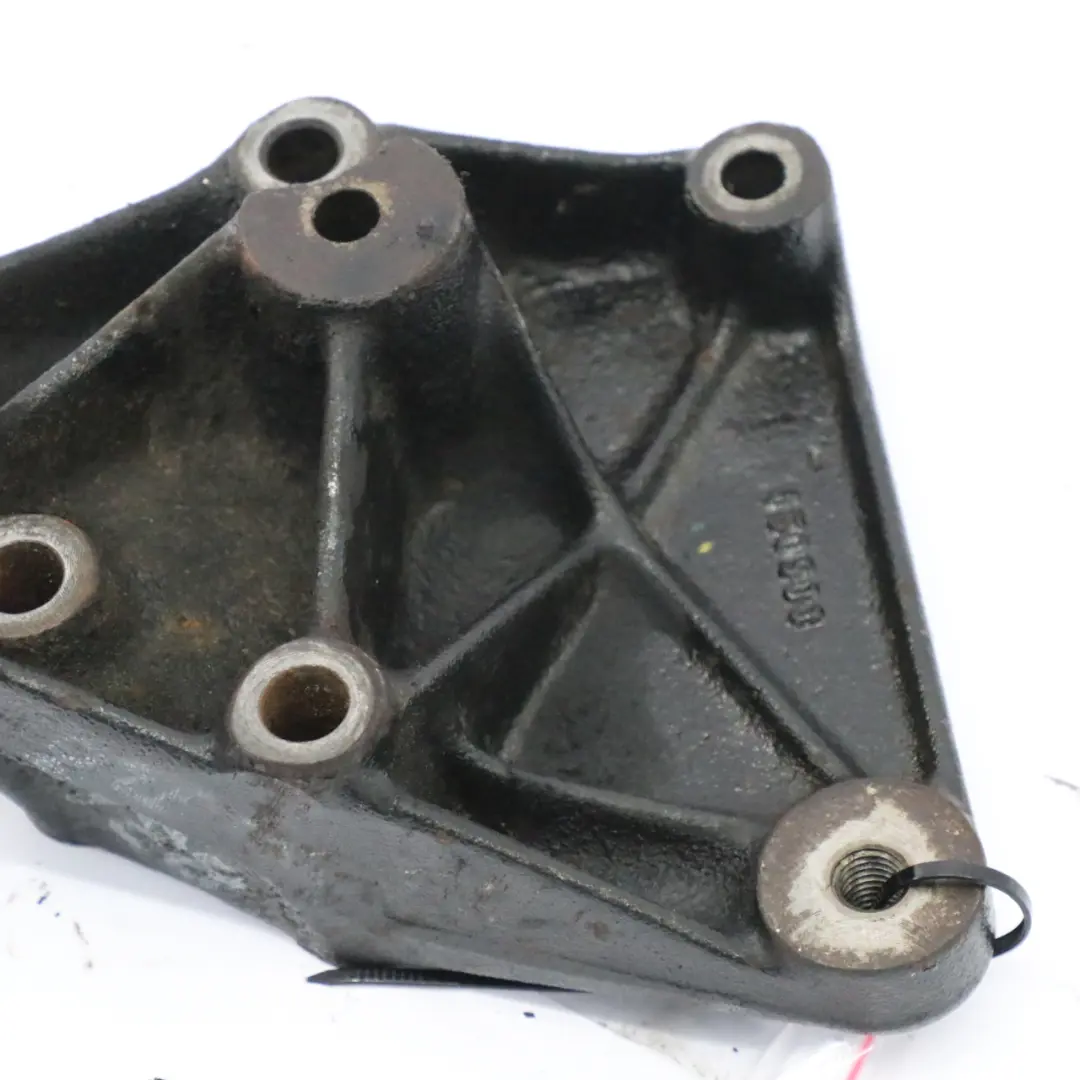 Halterung Gurtstraffer Volkswagen LT 35 2.5 TDI Halterung für mit Teilenummer 074145169C Halterung Gurtstraffer Volkswagen LT 35 2.5 TDI Halterung - SKU 074145169C - Teilenummer 074145169C
