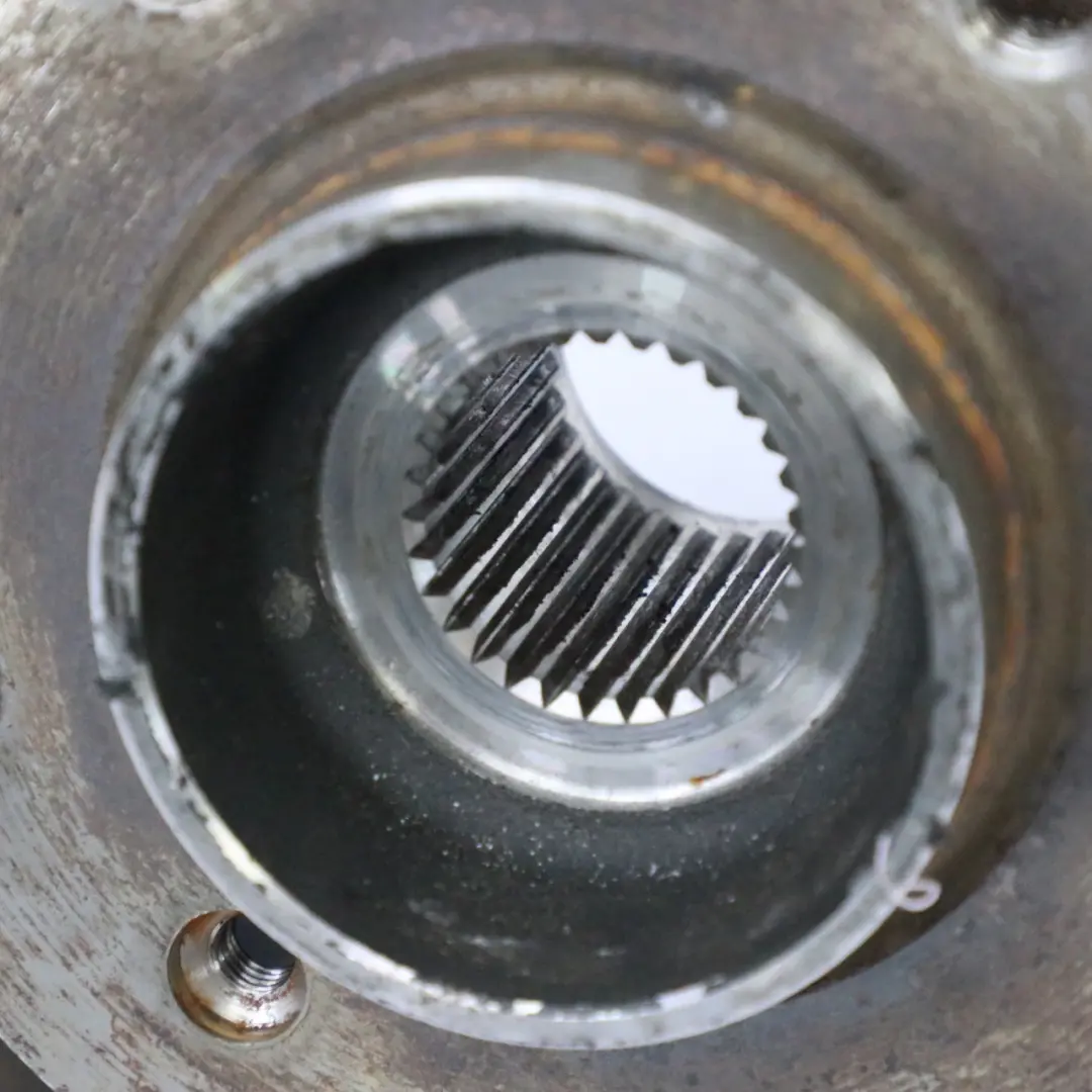 soporte de rueda trasera izquierda eje de suspensión cubo para BMW E38 con número de pieza 1090747 BMW E38 soporte de rueda trasera izquierda eje de suspensión cubo - SKU 1090747 - Número de pieza 1090747