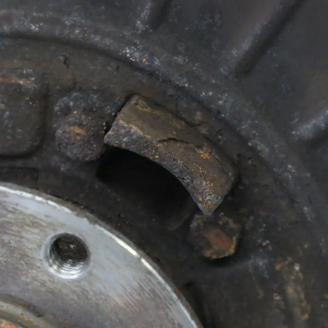 BMW E38 soporte de rueda trasera izquierda eje de suspensión cubo - SKU 1090747 - Número de pieza 1090747