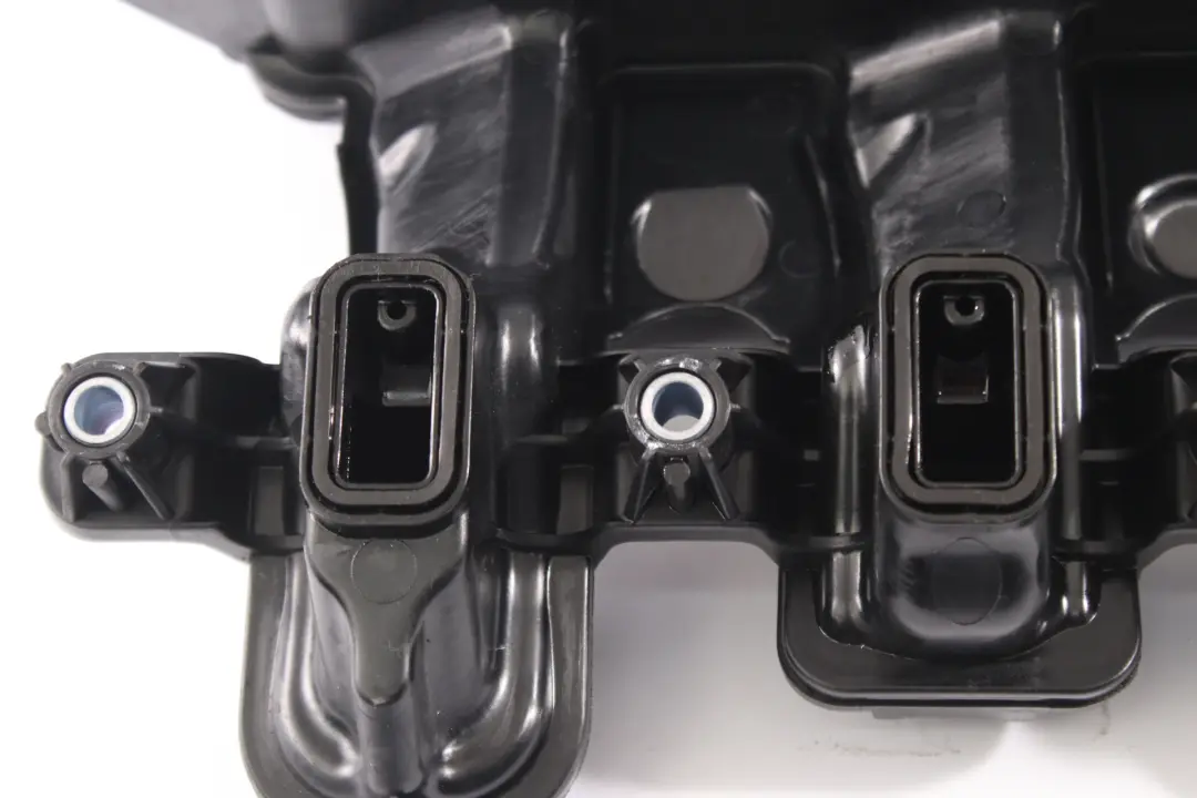 Intake Inlet Breather Manifold 118302761R to Renault Trafic 3 1.6 DCI Vivaro B Air with Part number 118302761R-1 Renault Trafic 3 1.6 DCI Vivaro B Air Intake Inlet Breather Manifold 118302761R - SKU 118302761R-1 - Part number 118302761R-1