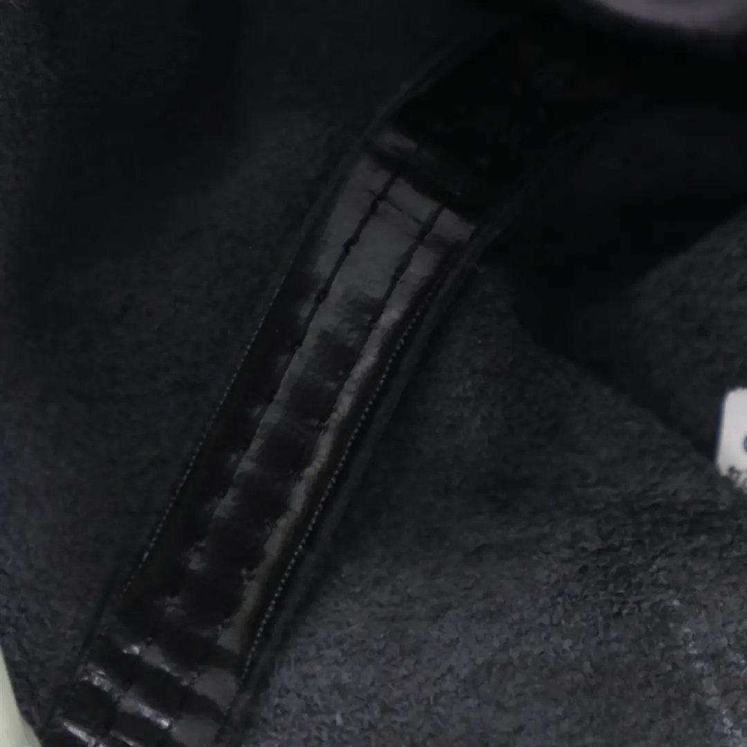 Levier de vitesse cuir noir manuel pour BMW E46 à propos du numéro de pièce 1434427 BMW E46 Levier de vitesse cuir noir manuel - SKU 1434427 - Numéro de pièce 1434427