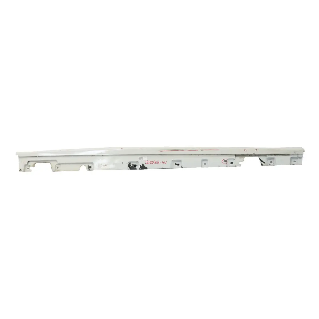 BMW F10 M5 M Sport Couvercle de seuil de porte droit Alpinweiss White - 300 - SKU 2298068-AW - Numéro de pièce 2298068