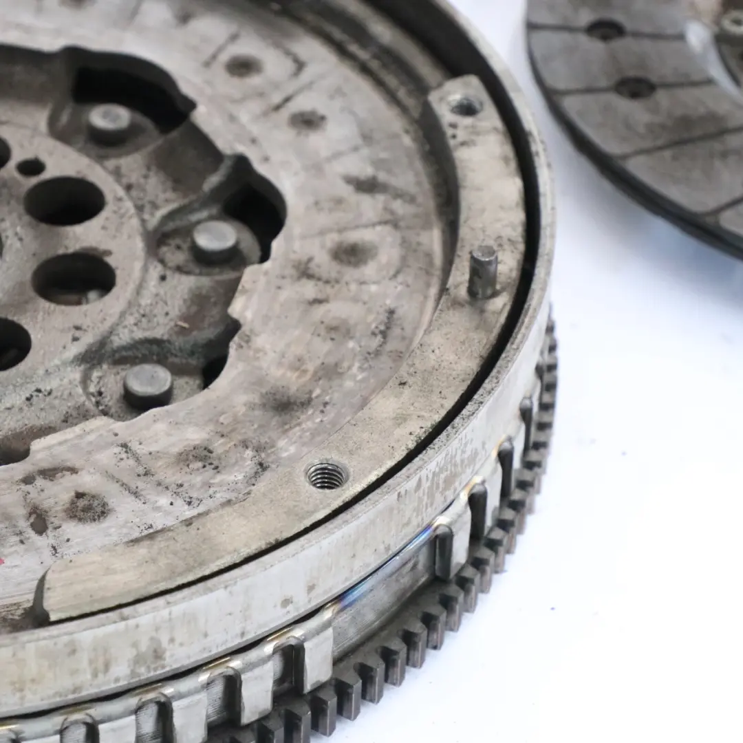 Mass Flywheel Clutch Kit 1.6 DCI to Renault Trafic III Dual Twin with Part number 302052965R Renault Trafic III Dual Twin Mass Flywheel Clutch Kit 1.6 DCI - SKU 302052965R-1 - Part number 302052965R