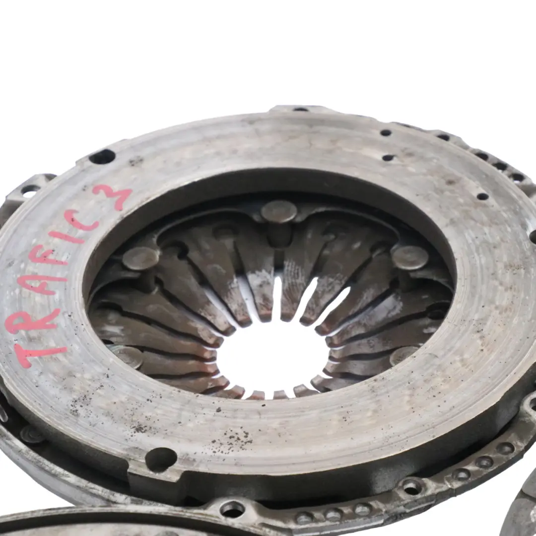 Kit d'embrayage double volant moteur 1.6 DCI pour Renault Trafic III à propos du numéro de pièce 302052965R Renault Trafic III Kit d'embrayage double volant moteur 1.6 DCI - SKU 302052965R-1 - Numéro de pièce 302052965R