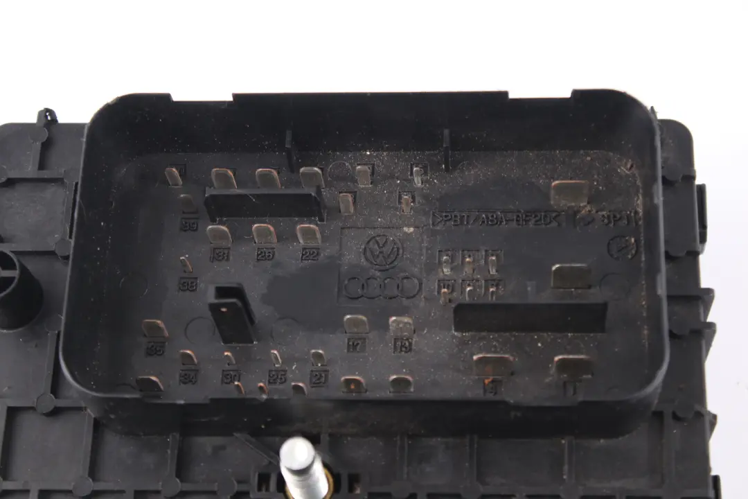 Boîte à fusibles Relais Module électrique pour Volkswagen VW Passat B6 à propos du numéro de pièce 3C0937125 Volkswagen VW Passat B6 Boîte à fusibles Relais Module électrique - SKU 3c0937125 - Numéro de pièce 3C0937125