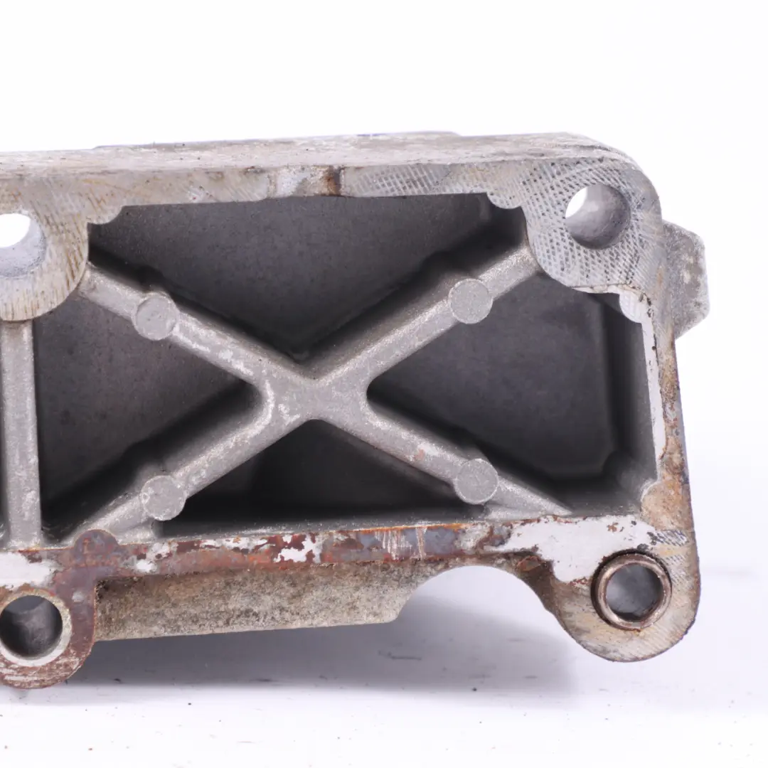 Supporto supporto sospensione motore destro per Iveco Daily II con numero di parte 504050580 Iveco Daily II Supporto supporto sospensione motore destro - SKU 504050580 - Numero di parte 504050580