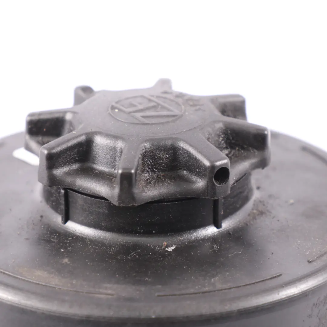 Réservoir d'huile de direction assistée pour Iveco Daily II à propos du numéro de pièce 504073722 Iveco Daily II Réservoir d'huile de direction assistée - SKU 504073722 - Numéro de pièce 504073722