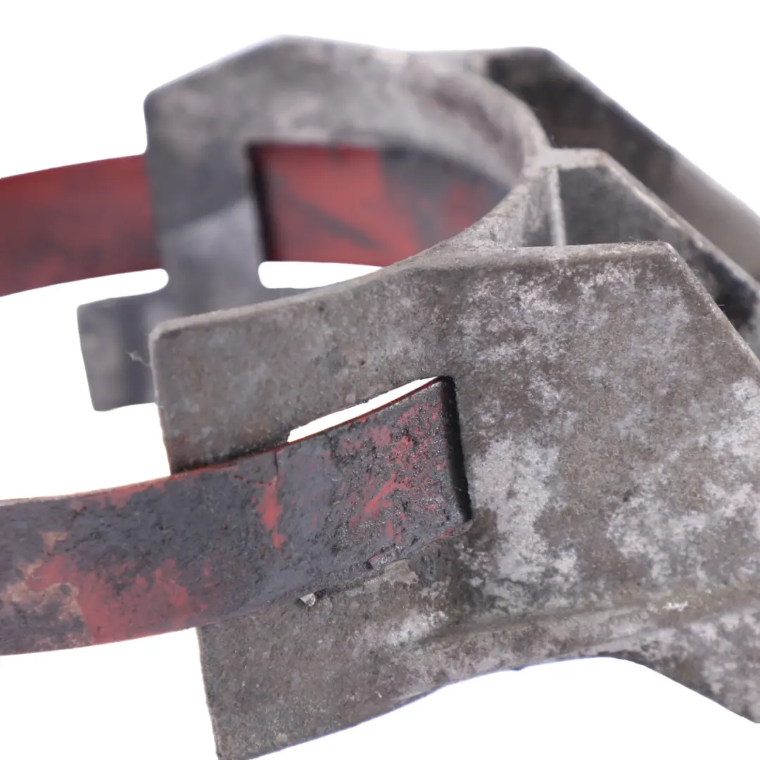 Soporte montaje depósito líquido de dirección asistida para Iveco Daily II con número de pieza 504090981 Iveco Daily II Soporte montaje depósito líquido de dirección asistida - SKU 504090981 - Número de pieza 504090981