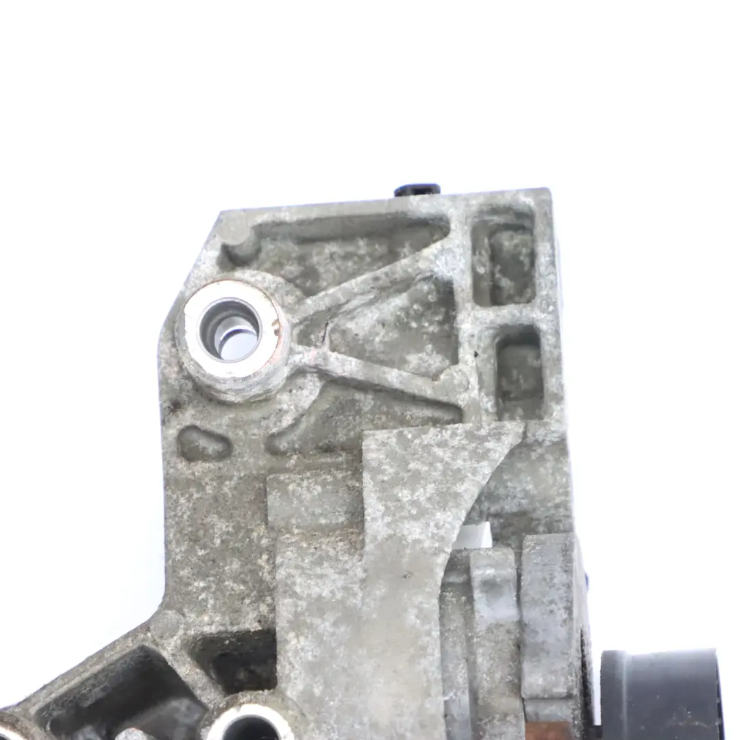 Opel Insignia A 2.0 CDTI Diesel Wspornik Łapa Alternatora - SKU 55562863 - Numer Części 55562863