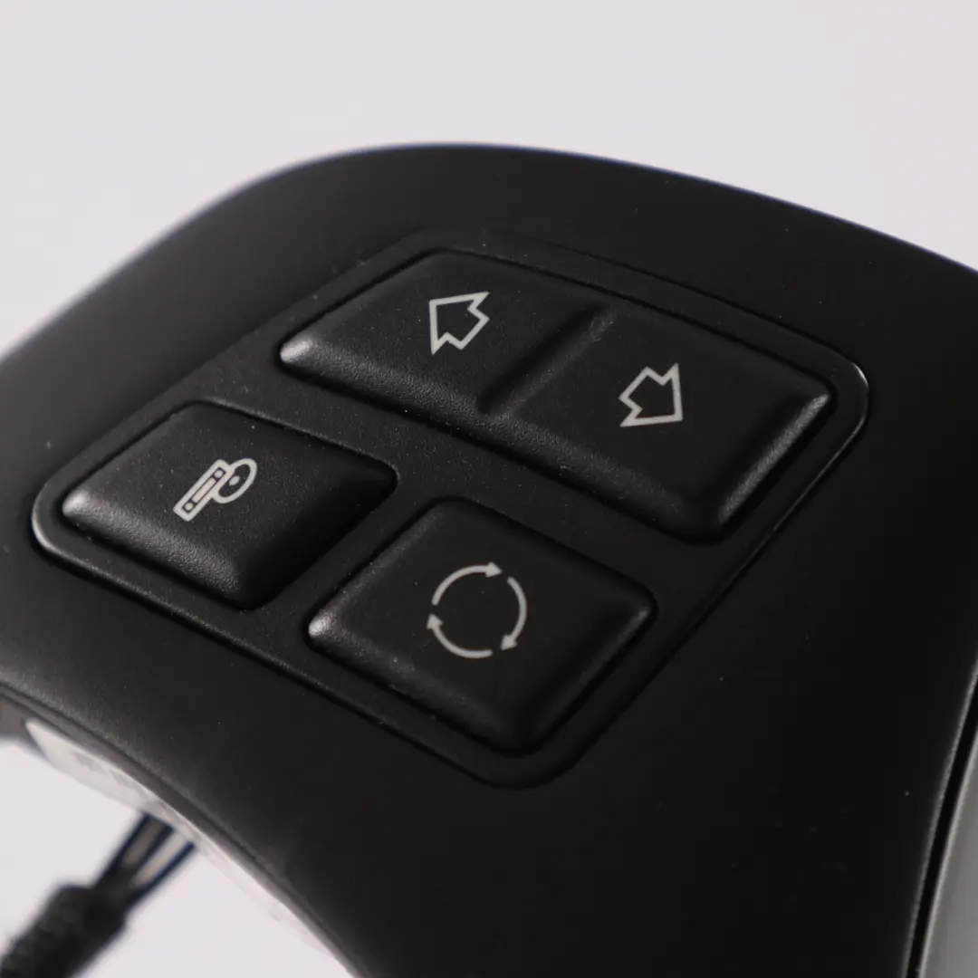 Przyciski Multifunkcji Kierownicy do BMW E81 E87 E90 E91 E92 o numerze 6769894 BMW E81 E87 E90 E91 E92 Przyciski Multifunkcji Kierownicy - SKU 6769894-5 - Numer Części 6769894
