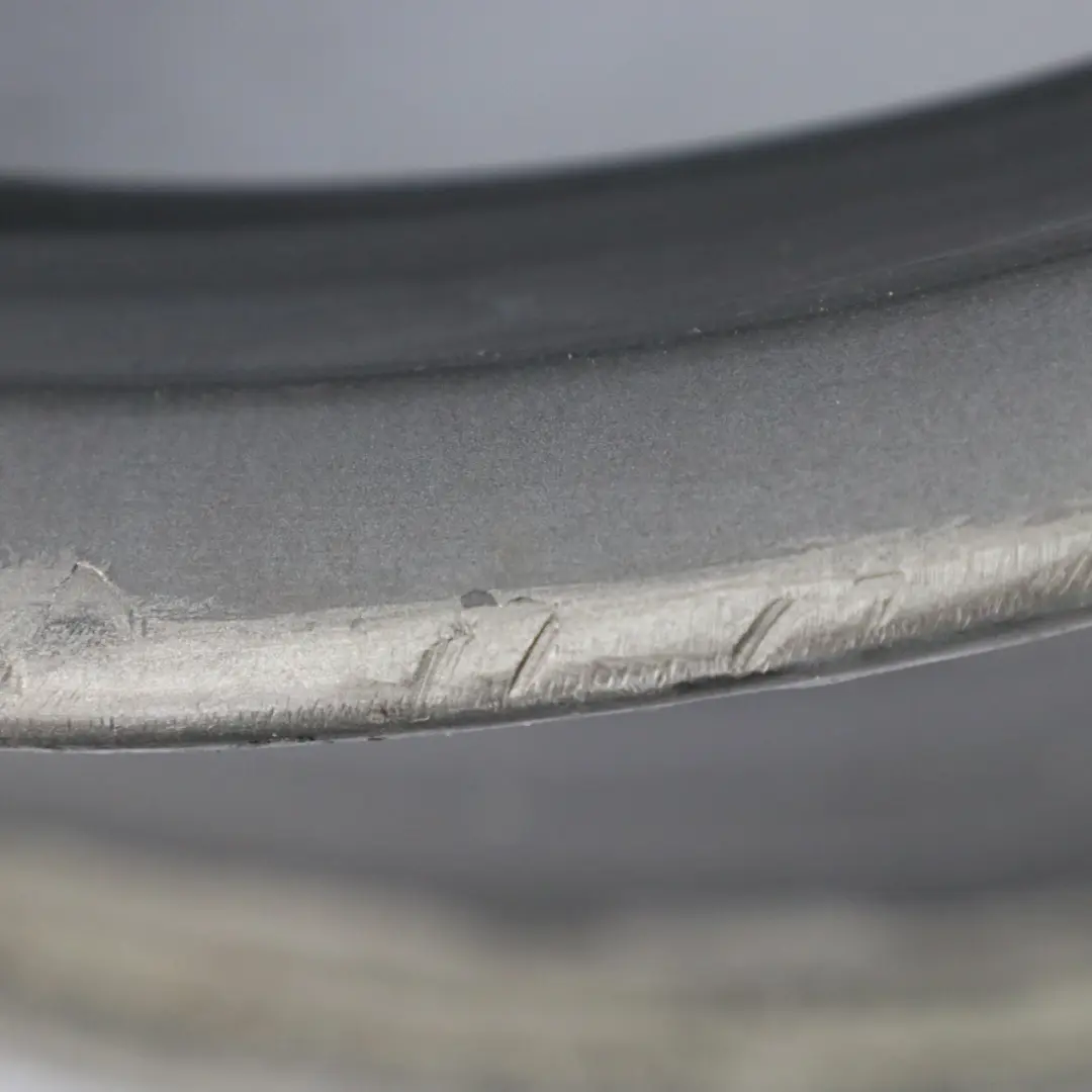 Grau Leicht metall felge 18" V-Speiche 658 8J ET:34 für BMW F30 F31 F34 LCI mit Teilenummer 6866306 BMW F30 F31 F34 LCI Grau Leicht metall felge 18" V-Speiche 658 8J ET:34 - SKU 6866306-1 - Teilenummer 6866306