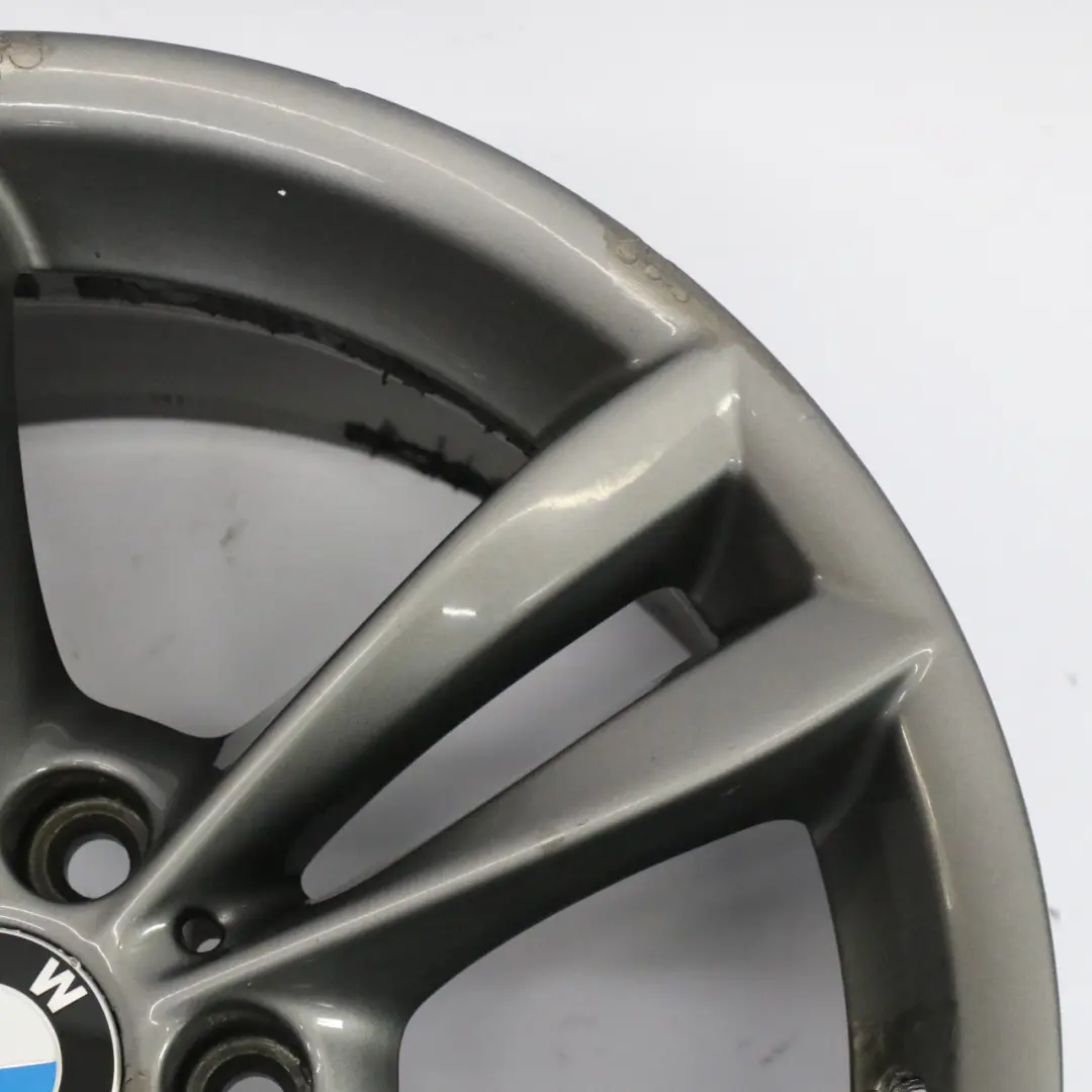 Cerchio lega posteriore grigio 18" V Spoke 8,5J ET:47 per BMW F30 F31 LCI con numero di parte 6866398 BMW F30 F31 LCI Cerchio lega posteriore grigio 18" V Spoke 8,5J ET:47 - SKU 6866398-1 - Numero di parte 6866398