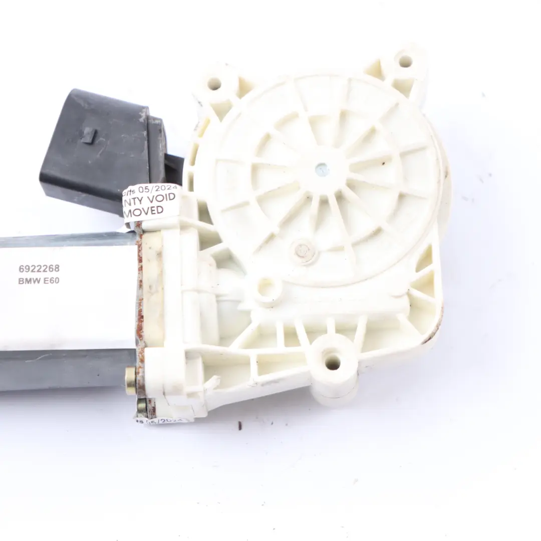 Moteur Lève-Vitre Actionneur entraînement porte avant droite pour BMW E60 E61 à propos du numéro de pièce 6981142 BMW E60 E61 Moteur Lève-Vitre Actionneur entraînement porte avant droite - SKU 6922268 - Numéro de pièce 6981142
