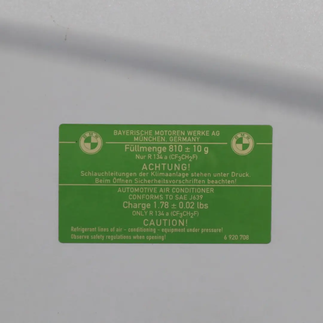 Maska Pokrywa Silnika Titan Silver Metallic - 354 do BMW E63 E64 o numerze 7008711 BMW E63 E64 Maska Pokrywa Silnika Titan Silver Metallic - 354 - SKU 7008711-TS - Numer Części 7008711