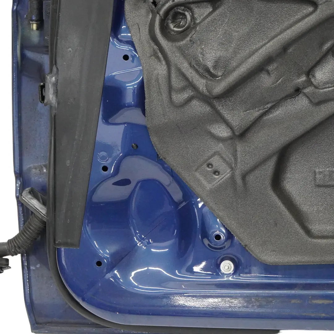 Porta anteriore destra Topasblau Topaz Blue Metallic - 364 per BMW E46 con numero di parte 7034152 BMW E46 Porta anteriore destra Topasblau Topaz Blue Metallic - 364 - SKU 7034152-TPB - Numero di parte 7034152