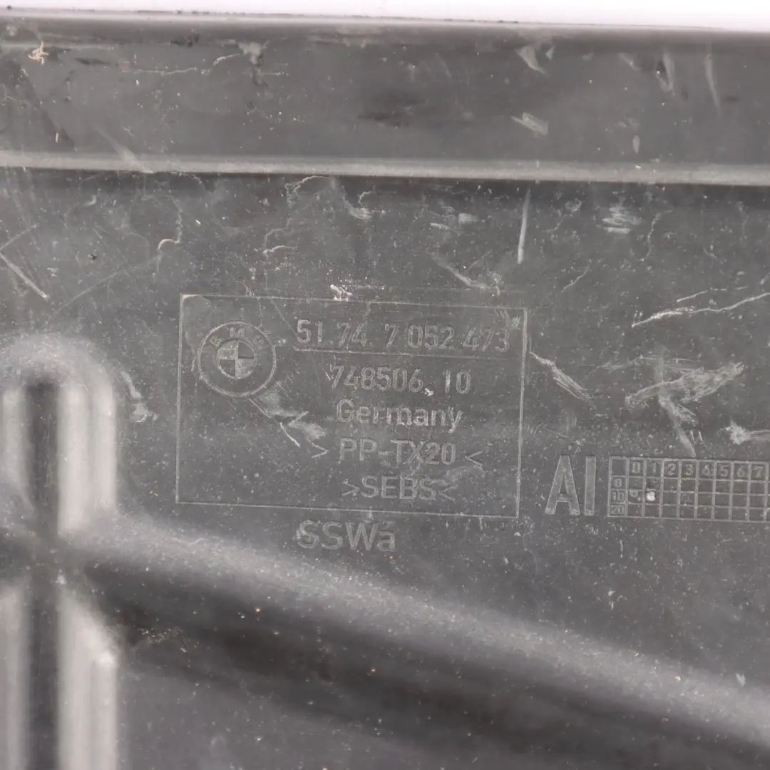 Condotto Aria Anteriore Inferiore Motore Radiatore Pannello per BMW E63 E64 con numero di parte 7052473 BMW E63 E64 Condotto Aria Anteriore Inferiore Motore Radiatore Pannello - SKU 7052473 - Numero di parte 7052473