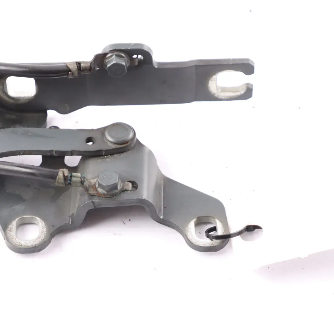 Hinge BMW 3 E90 E92 Left Engine Bonnet Hinge N/S Tasman Green Metallic - A81 to with Part number 7210677 Hinge BMW 3 E90 E92 Left Engine Bonnet Hinge N/S Tasman Green Metallic - A81 - SKU 7115263-TAS - Part number 7210677