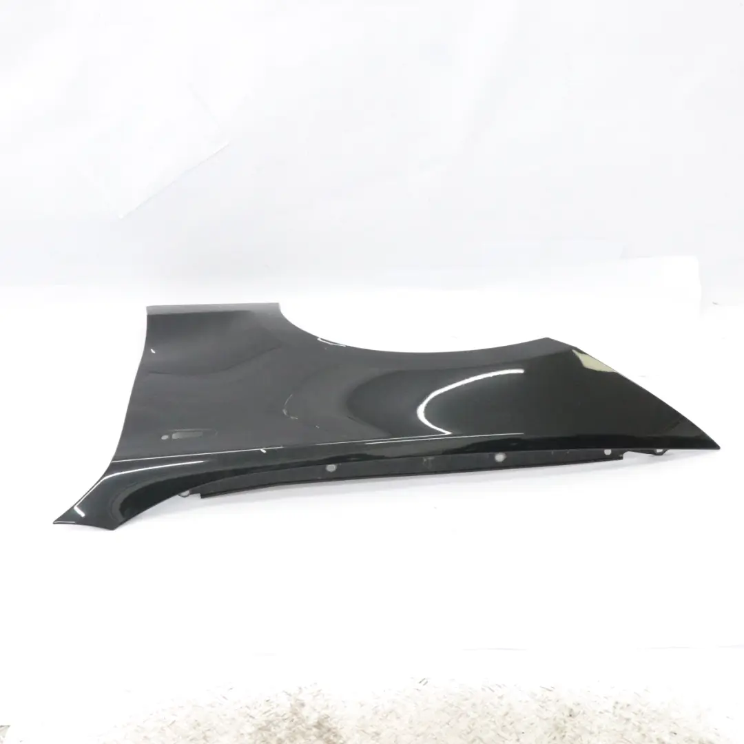 Panel Lateral Guardabarros Delantero Izquierdo Black Sapphire 475 para BMW E81 E87 con número de pieza 7133227 BMW E81 E87 Panel Lateral Guardabarros Delantero Izquierdo Black Sapphire 475 - SKU 7133227-BS3 - Número de pieza 7133227