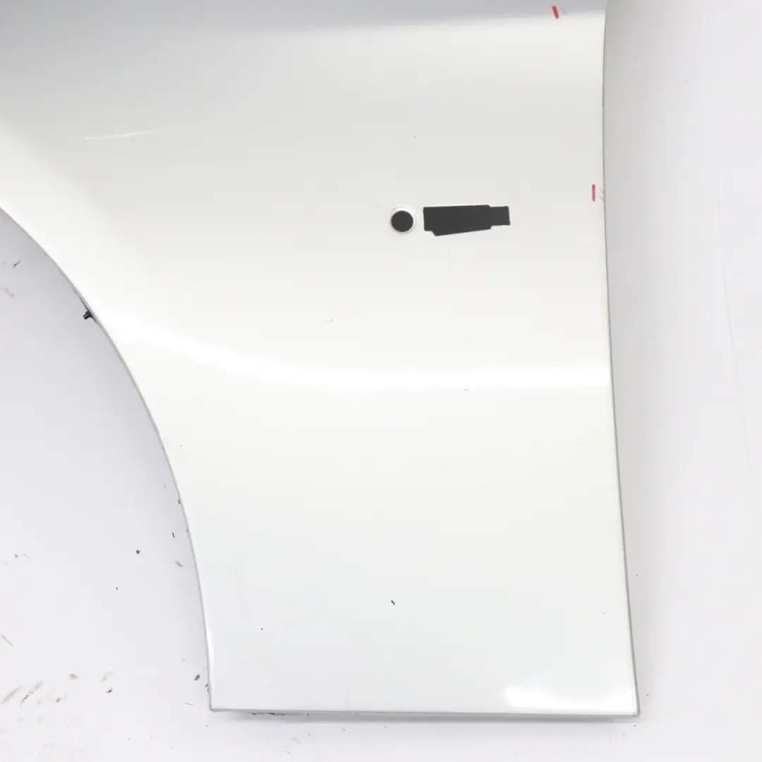 Seitenwand Vorne Links Kotflügel Titansilber Silber Metallic 354 für BMW E90 E91 mit Teilenummer 7135679 BMW E90 E91 Seitenwand Vorne Links Kotflügel Titansilber Silber Metallic 354 - SKU 7135679-TS3 - Teilenummer 7135679