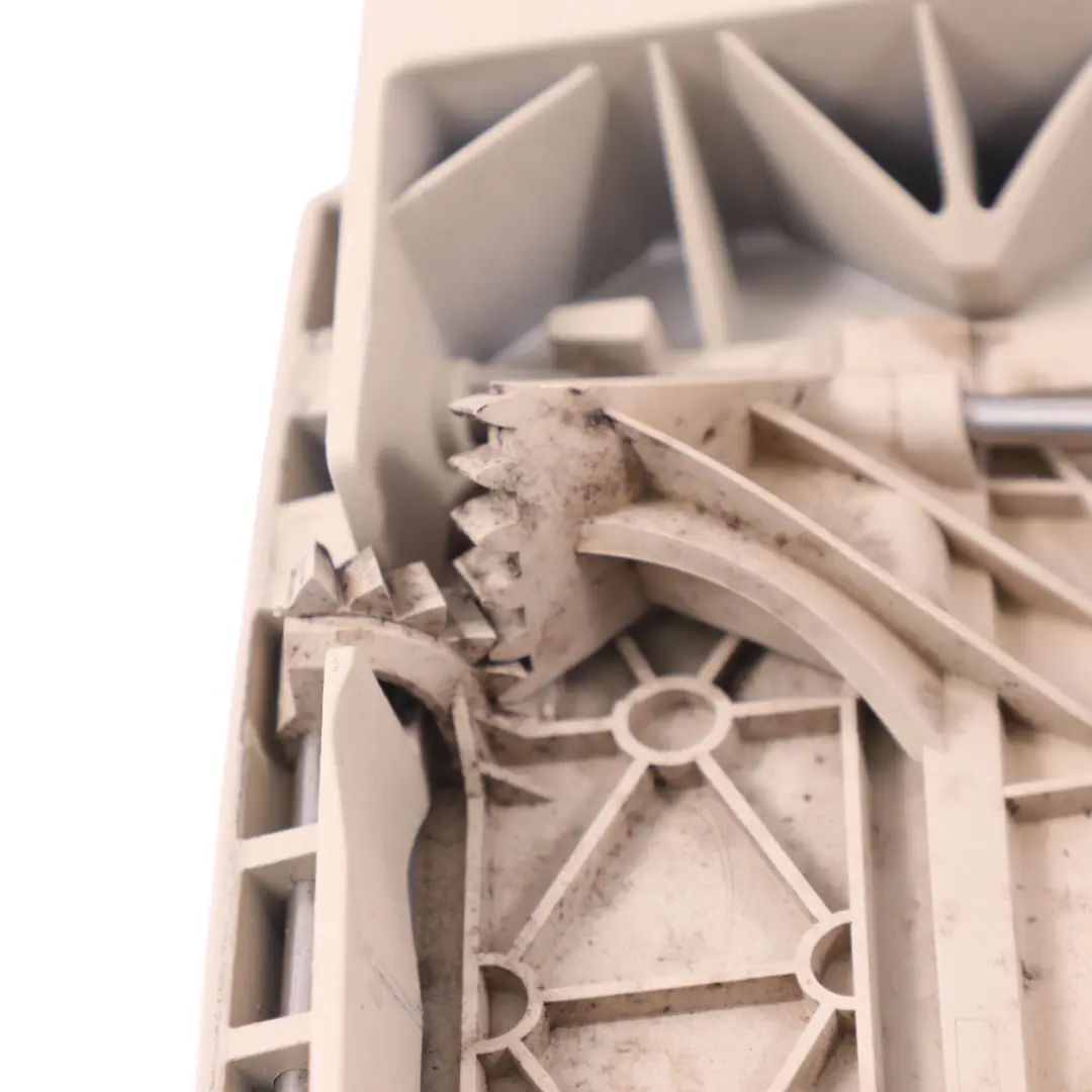 Coprire tetto Flap Linkage uscita pieghevole Lid sinistro Crema Beige per BMW E93 con numero di parte 7174547 BMW E93 Coprire tetto Flap Linkage uscita pieghevole Lid sinistro Crema Beige - SKU 7174547 - Numero di parte 7174547