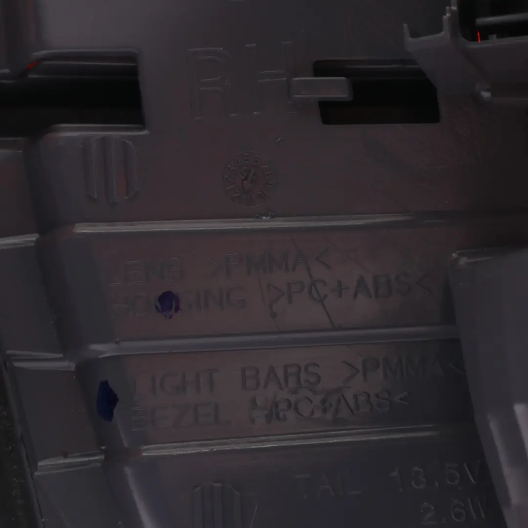 Lampa Prawy Tył Prawa Tylna W Klapę do BMW X3 F25 o numerze 7217310 BMW X3 F25 Lampa Prawy Tył Prawa Tylna W Klapę - SKU 7217310 - Numer Części 7217310