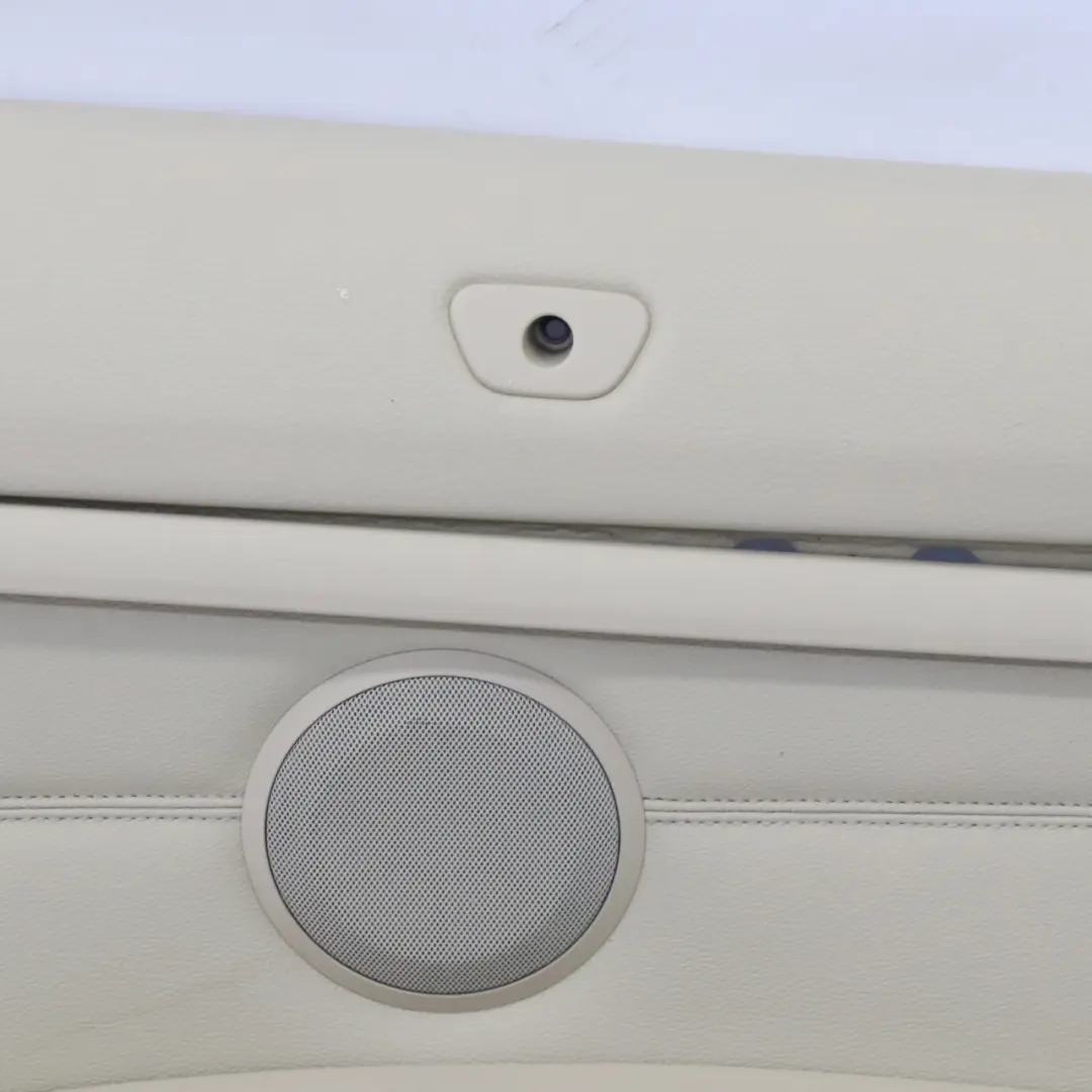 Boczek Tapicerka Lewa Lewy Tył Skóra Beżowa Cream Beige do BMW E93 o numerze 7218919 BMW E93 Boczek Tapicerka Lewa Lewy Tył Skóra Beżowa Cream Beige - SKU 7218919 - Numer Części 7218919