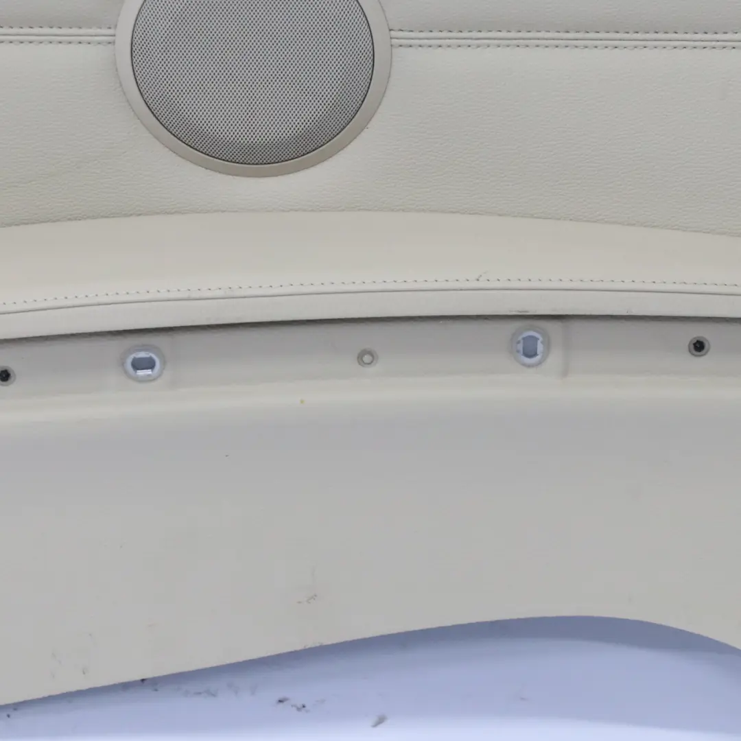 Boczek Tapicerka Lewa Lewy Tył Skóra Beżowa Cream Beige do BMW E93 o numerze 7218919 BMW E93 Boczek Tapicerka Lewa Lewy Tył Skóra Beżowa Cream Beige - SKU 7218919 - Numer Części 7218919