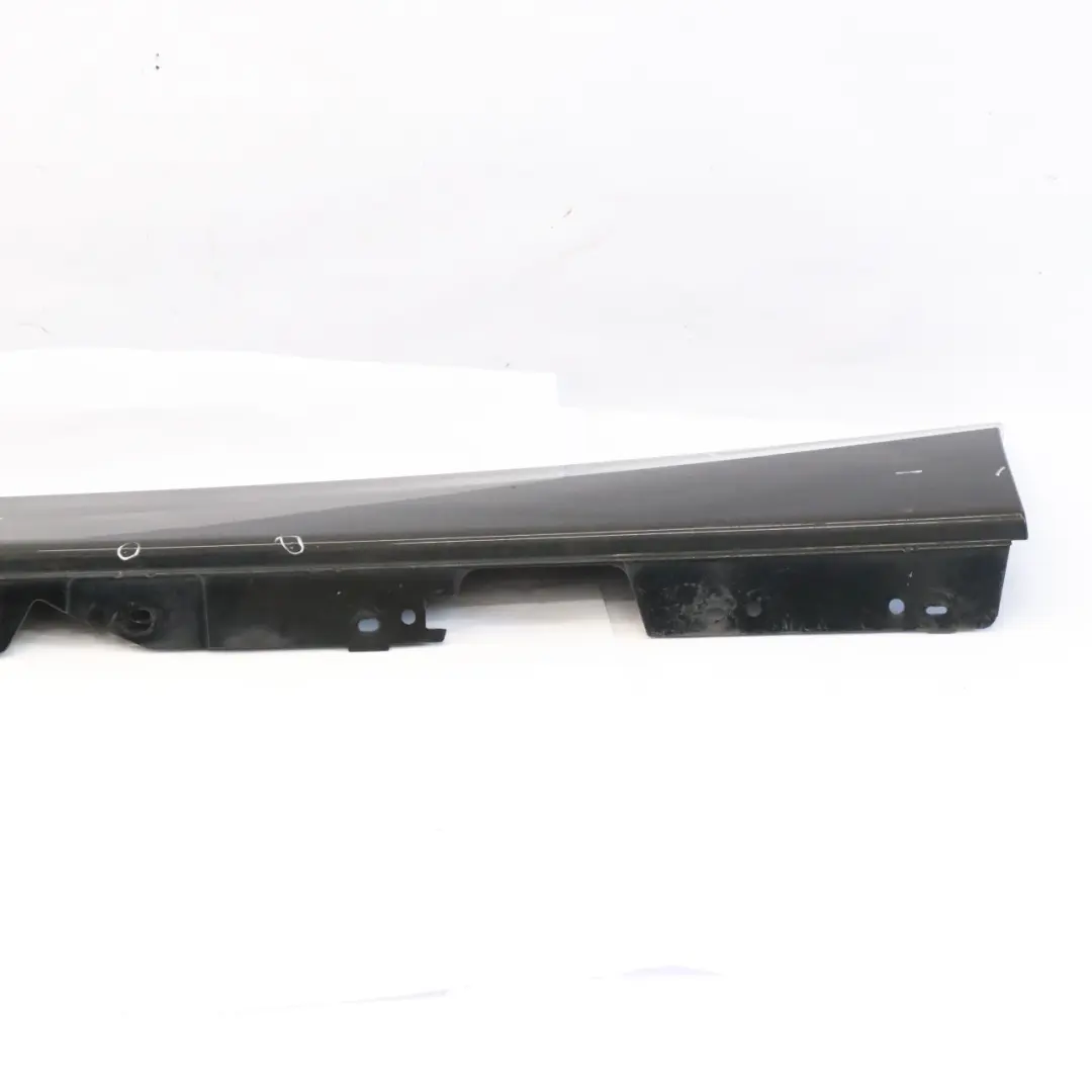 Striscia davanzale sinistra Gonna laterale Nero Zaffiro Metallizzato 475 per BMW F20 con numero di parte 7293553 BMW F20 Striscia davanzale sinistra Gonna laterale Nero Zaffiro Metallizzato 475 - SKU 7293553-BS2 - Numero di parte 7293553
